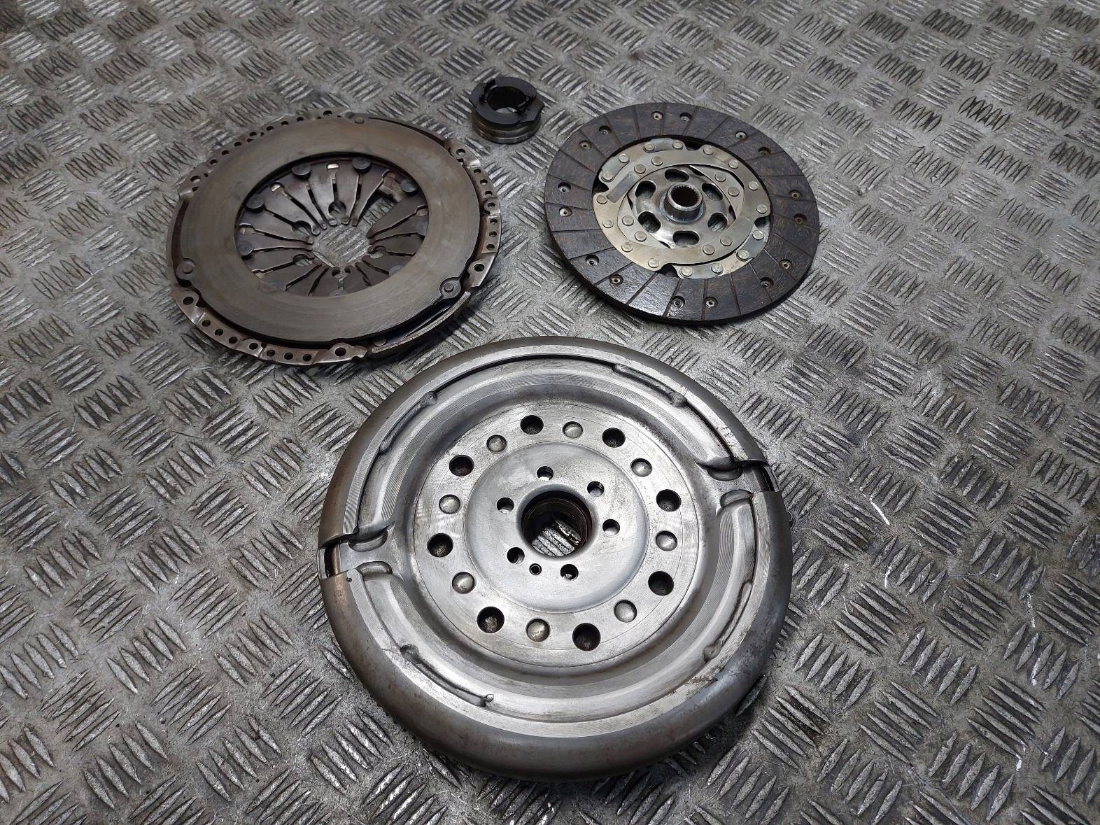 VOLANO USATO + disco + di pressione + LOZYSKO OPOROWE SKODA OCTAVIA e