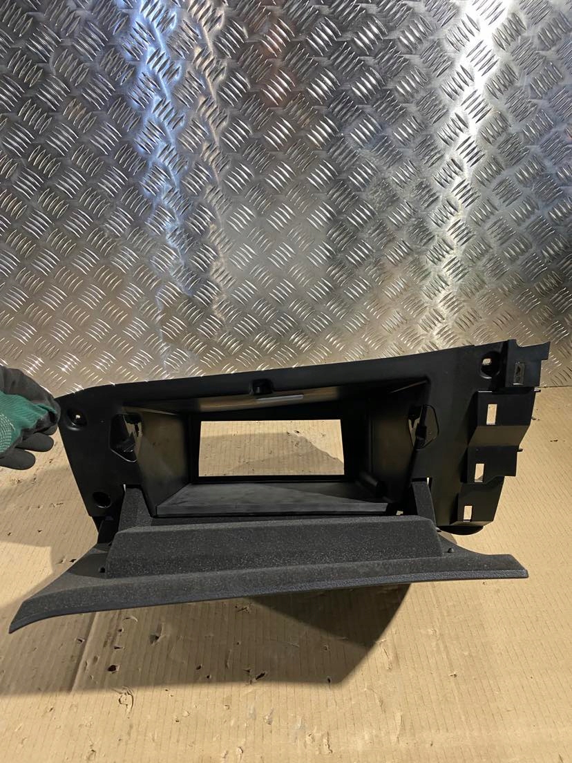 BMW 1 F40 бардачок