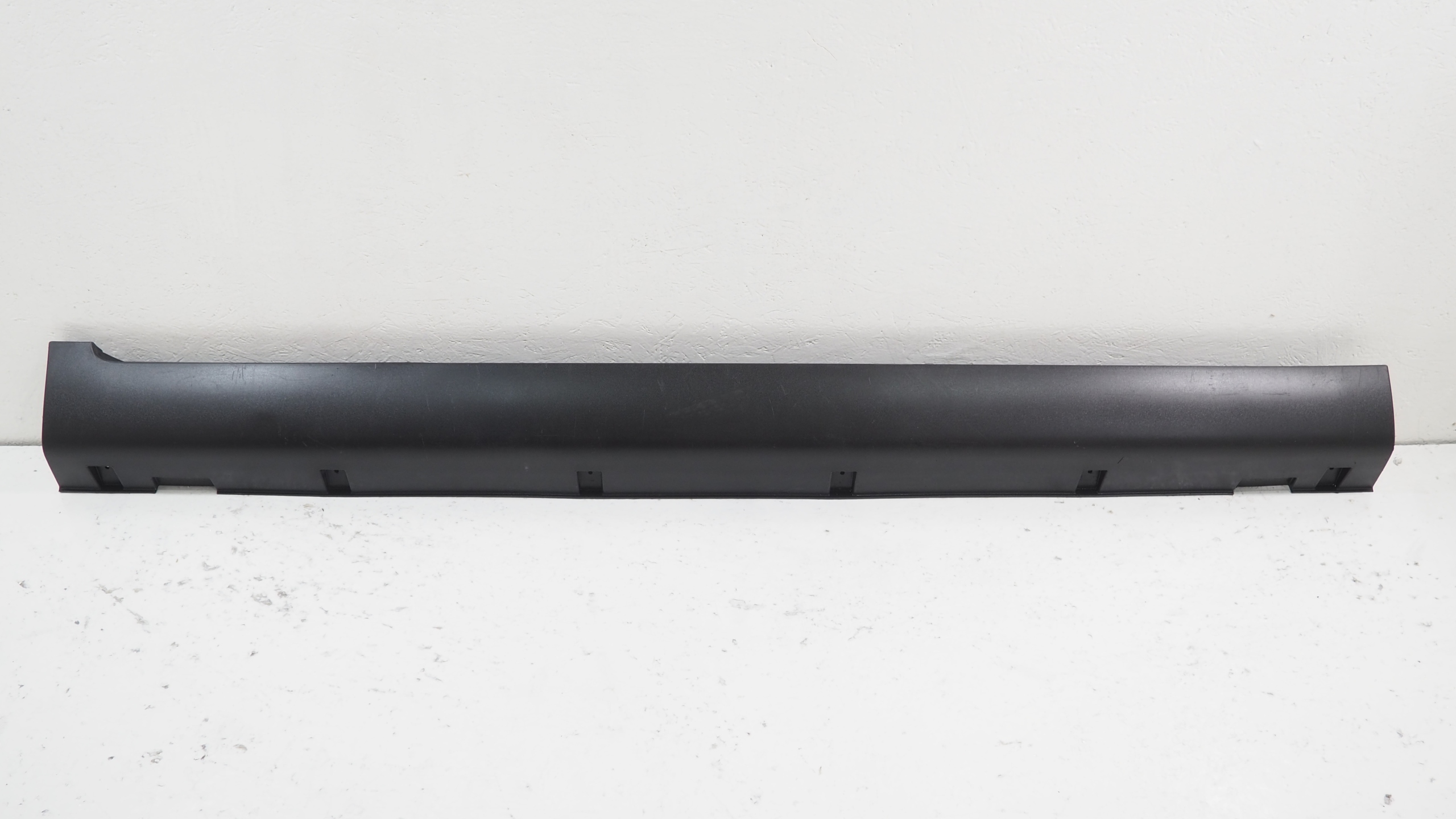 SsangYong Tivoli moulding threshold right 79560-35000