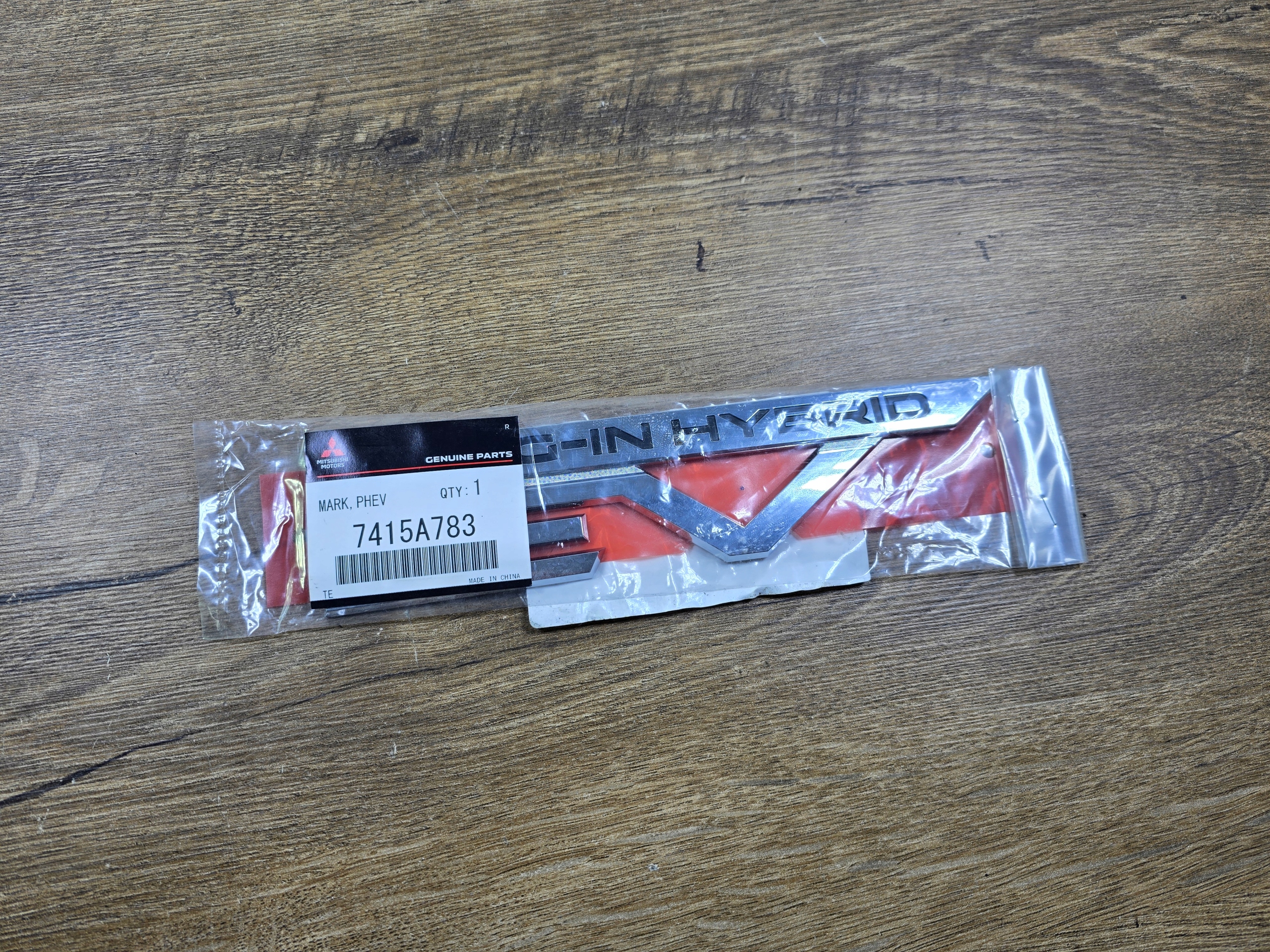 MITSUBISHI ECLIPSE CROSS ZNACZEK EMBLEMAT 7415A783