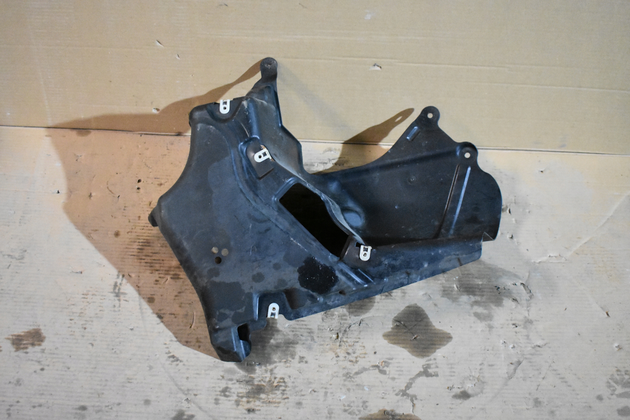 IDEALNA cover chassis right BMW G11 G12 1 9