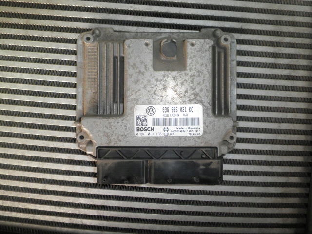 COMPUTER MOTORE 105 KM VW TOURAN E 83G 906 021 KC
