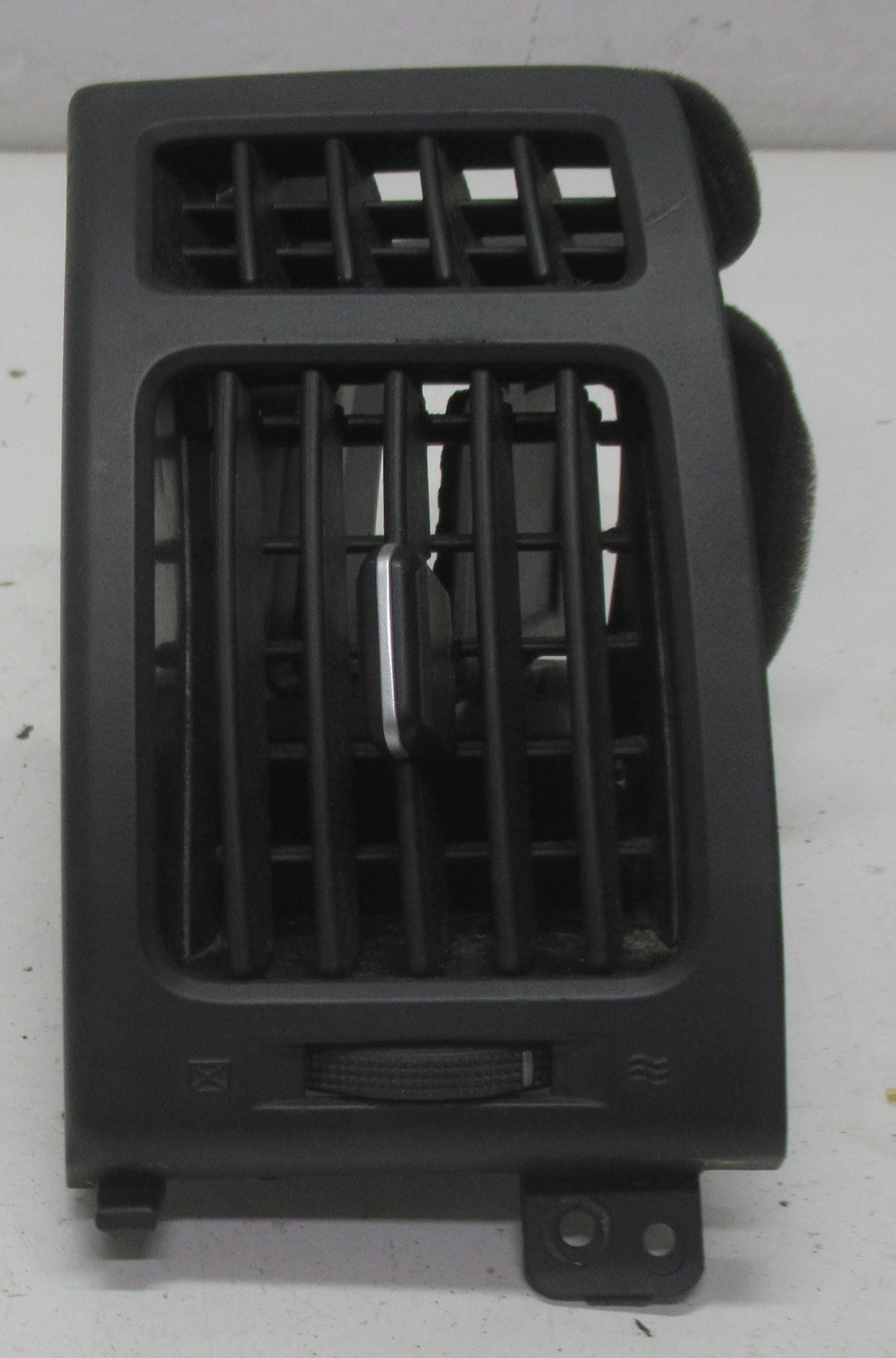 HYUNDAI IX55 10R grid air conditioning devices left