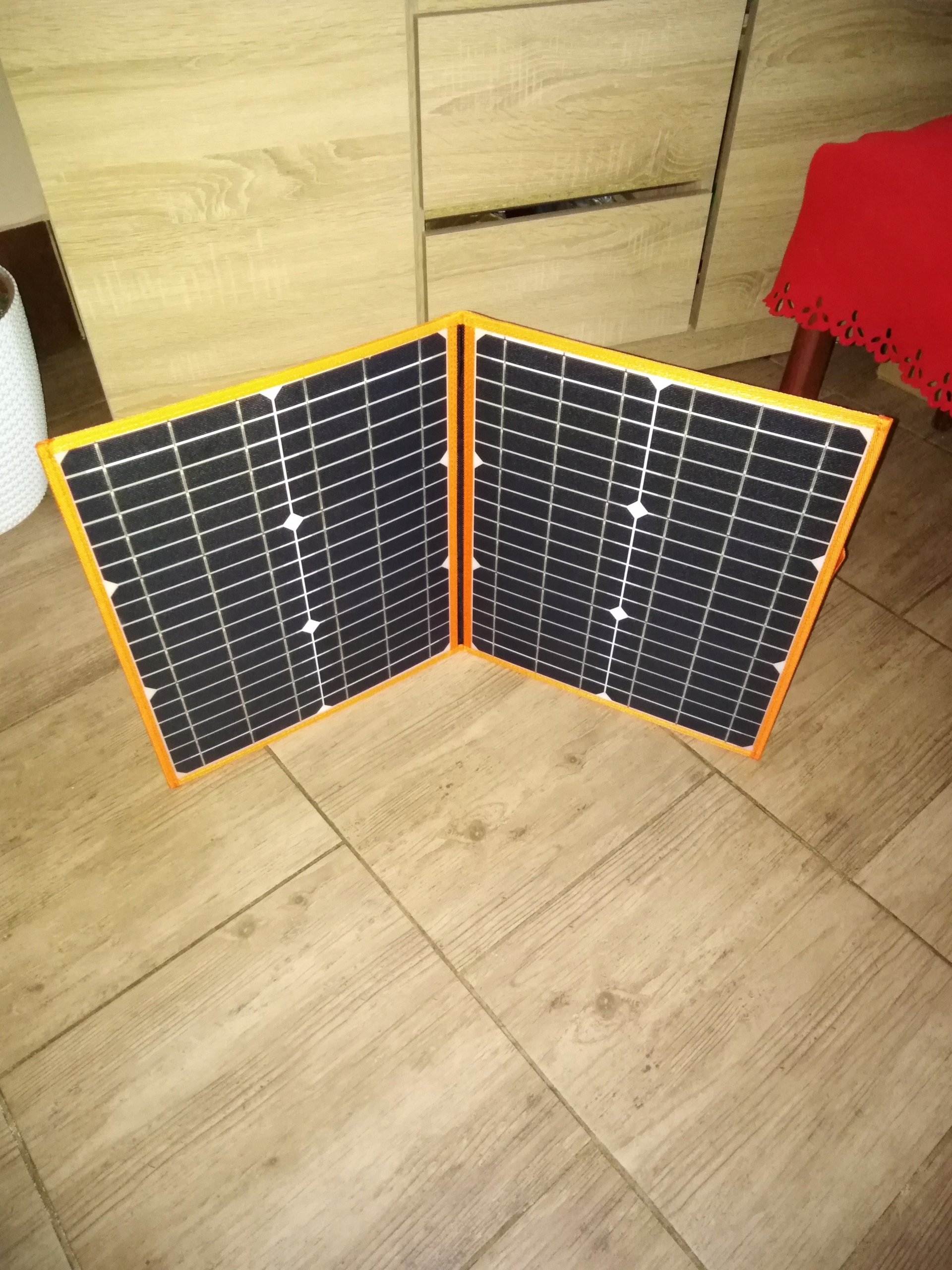 Přenosný solární panel 40W, skládací