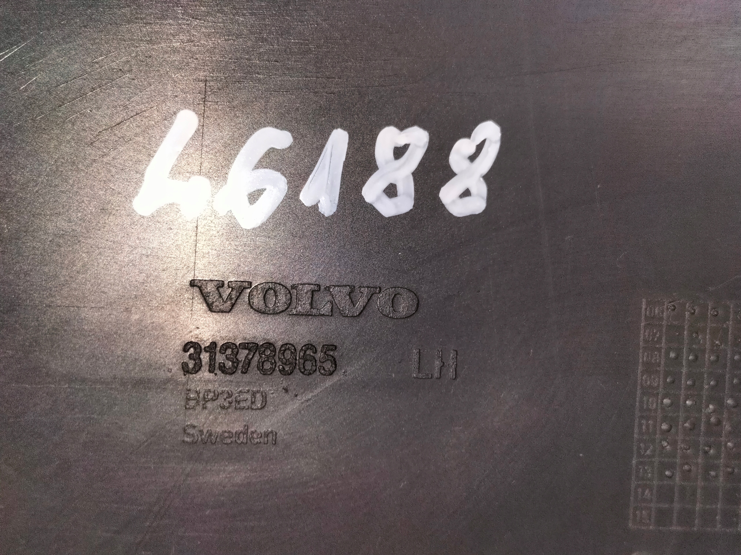 roh nárazníku předního předek levý VOLVO XC70 II 07