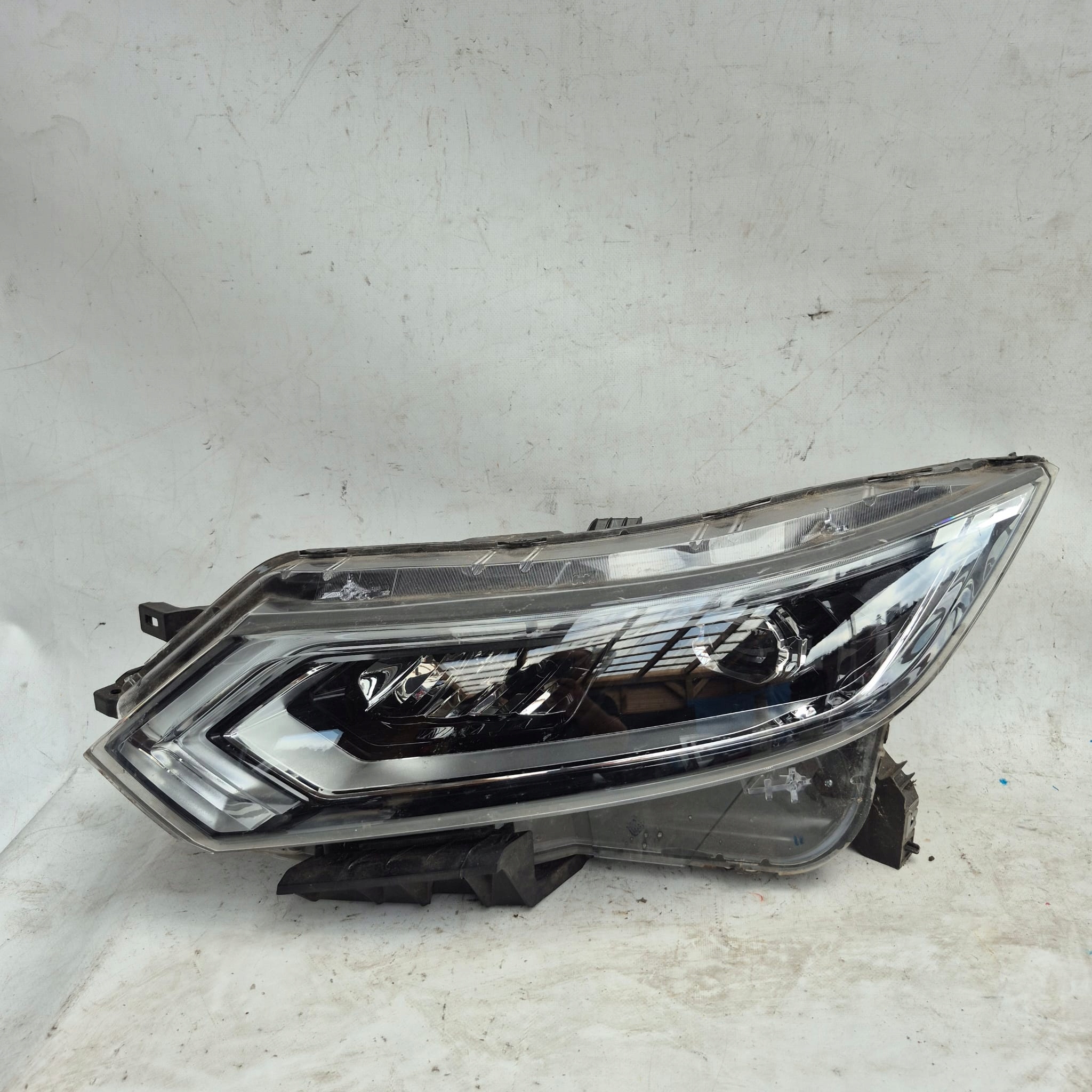 NISSAN QASHQAI 2 II J11 LIFT 17- light left front front lens+ LED