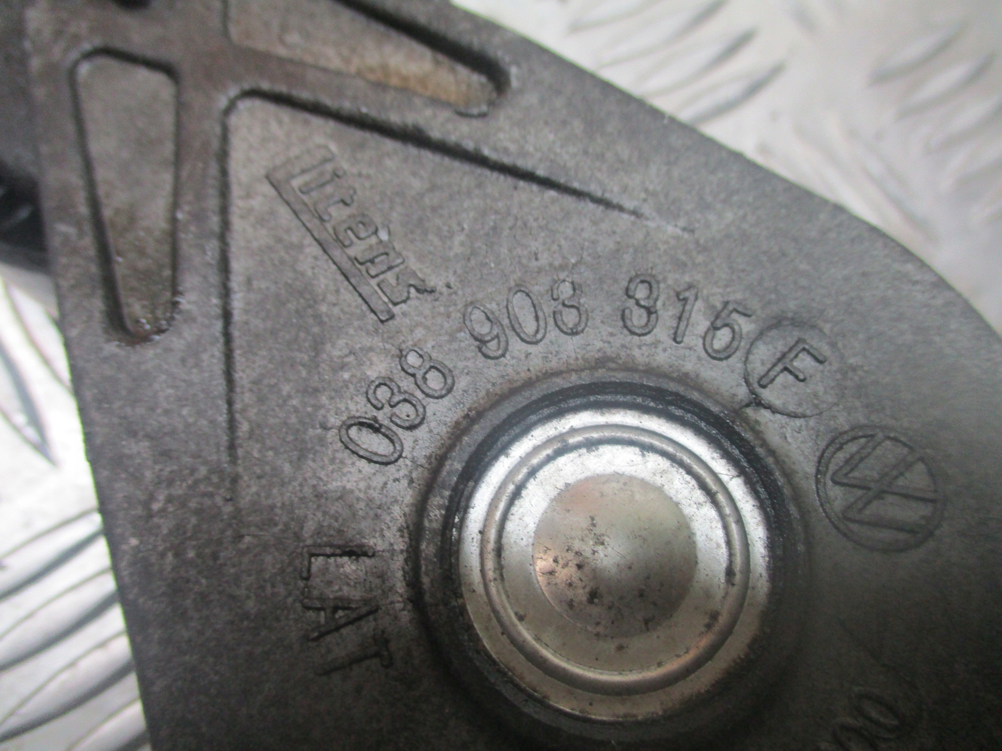 NAPINACZ PASKA VW GOLF IV 1.9 TDI 038908315 Producent części Inny