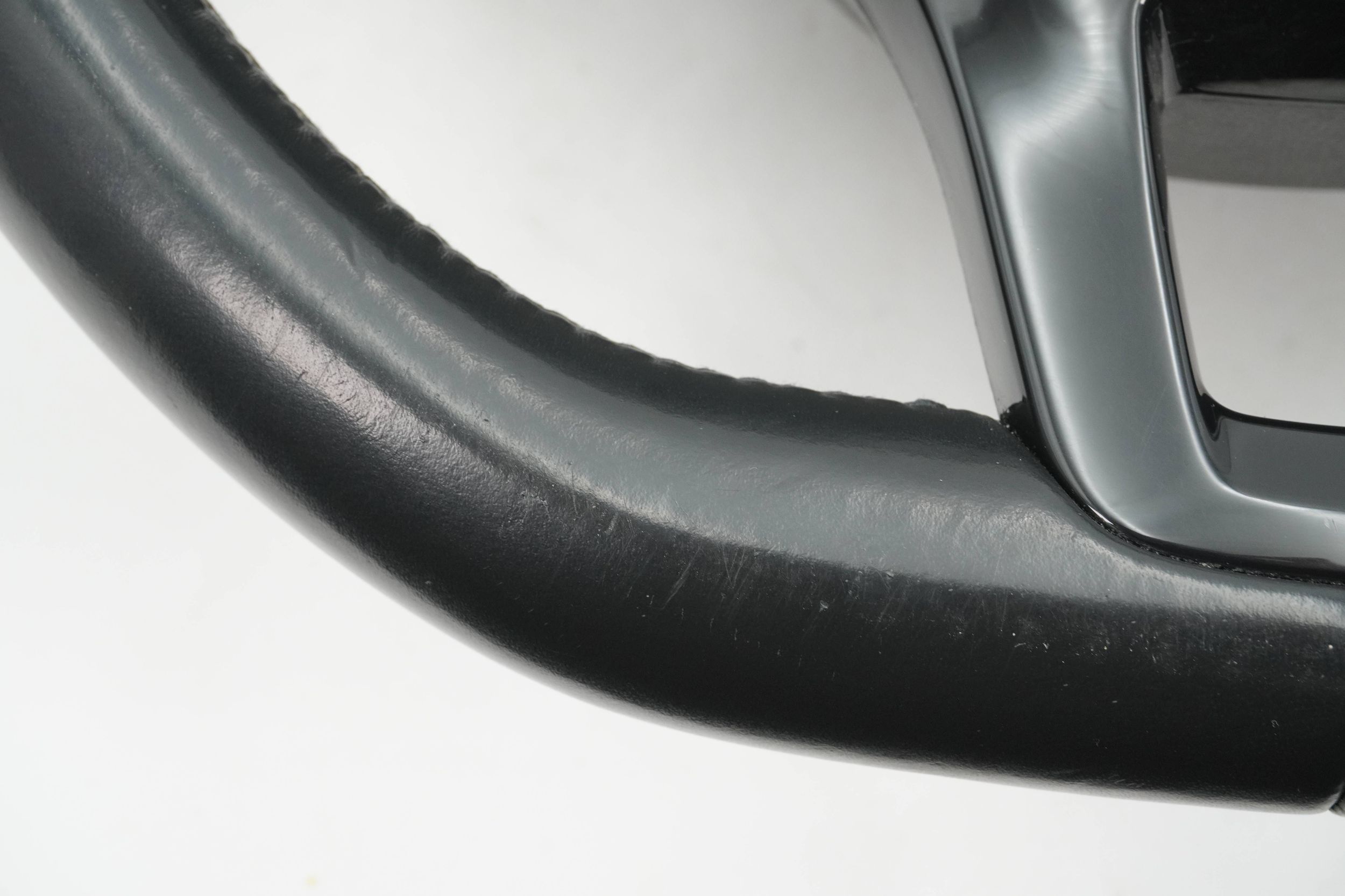 руль кожанная vw GOLF VII PASSAT B8 5G0419091DJ