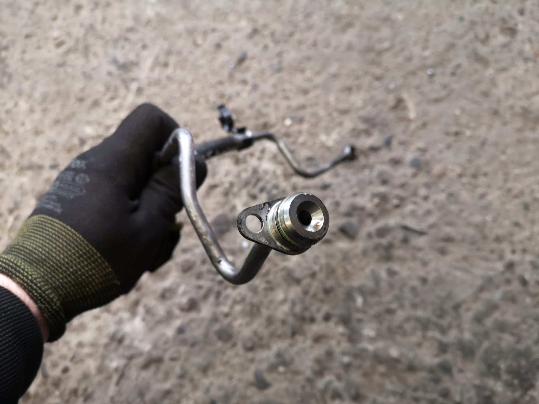 AUDI A5 A4 pipe oil line tube 059145771AA