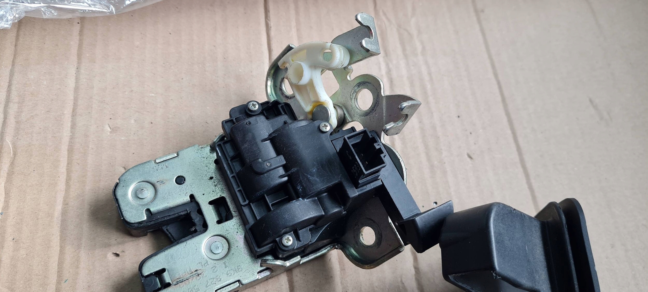 A6 C6 LIFT lock bonnet boot rear part KOMBI 8K9827505