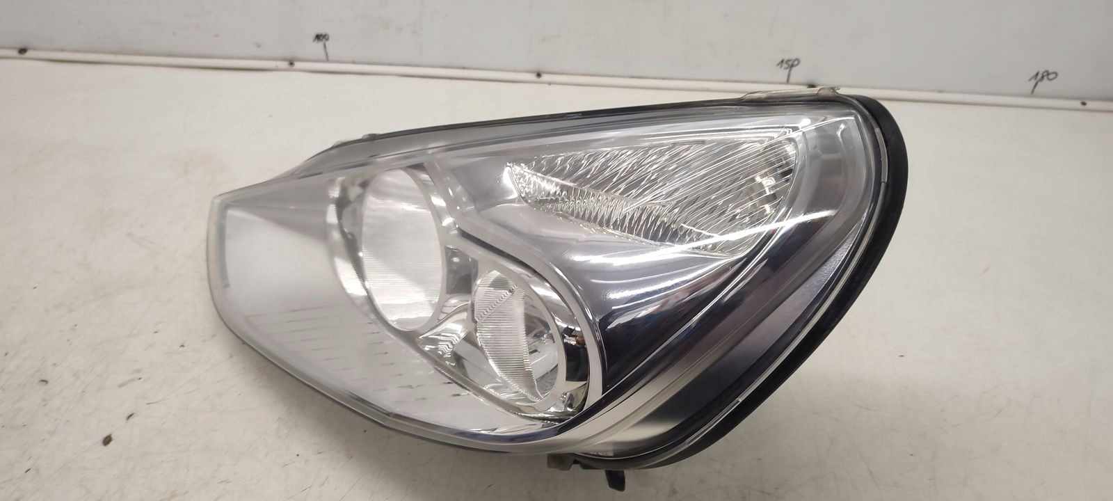 light front front left Ford S-MAX