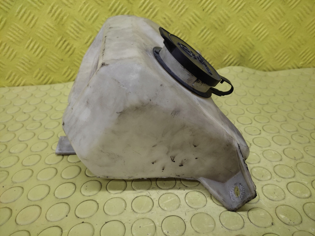 JEEP GRAND CHEROKEE washer fluid tank