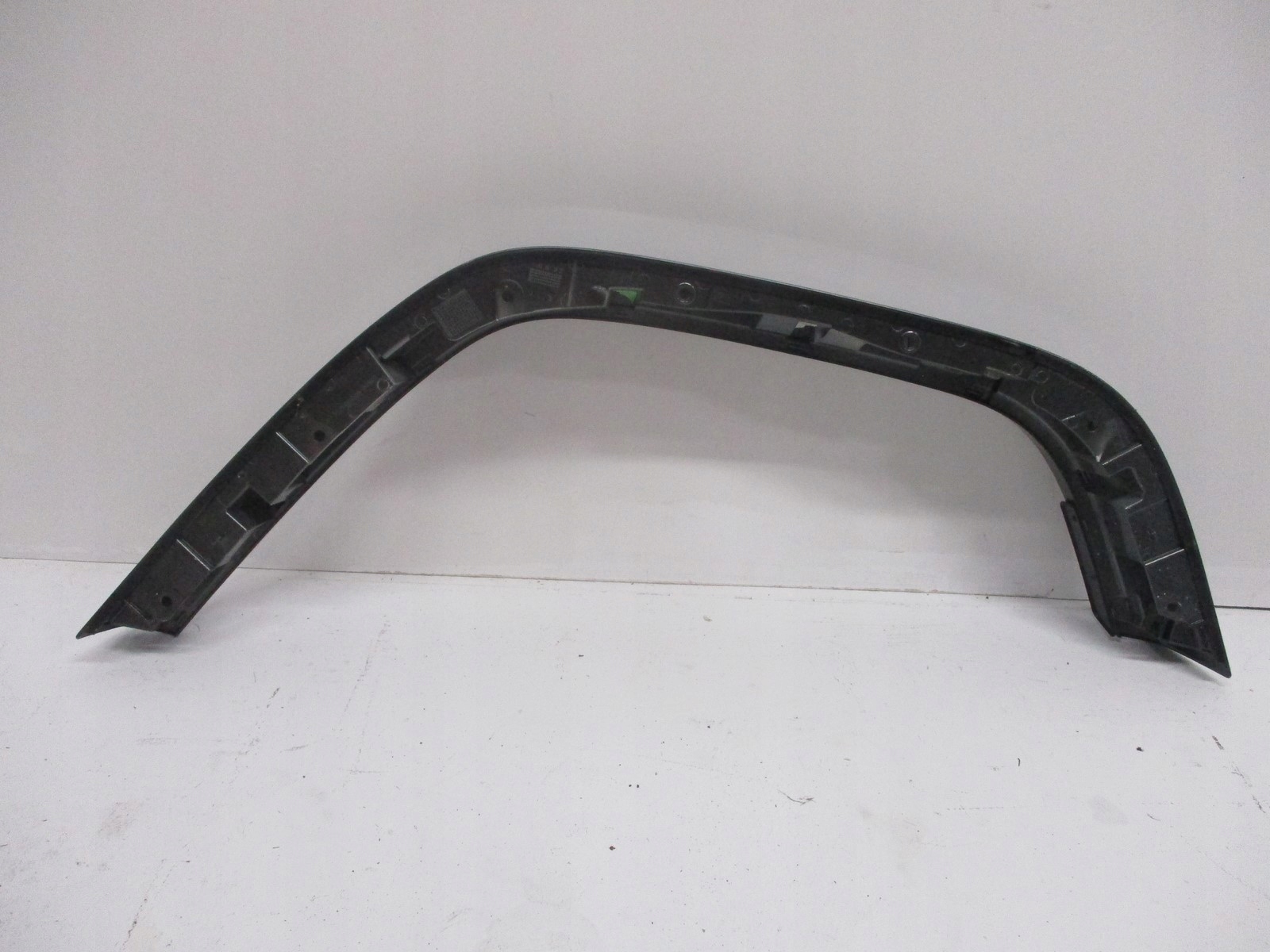 COUVERTURE POUR AILE MERCEDES A463 A4638812800