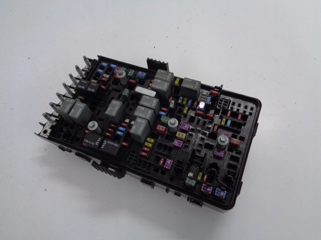 SKRZYNKA BEZPIECZNIKÓW JEEP WRANGLER GLADIATOR 2020-