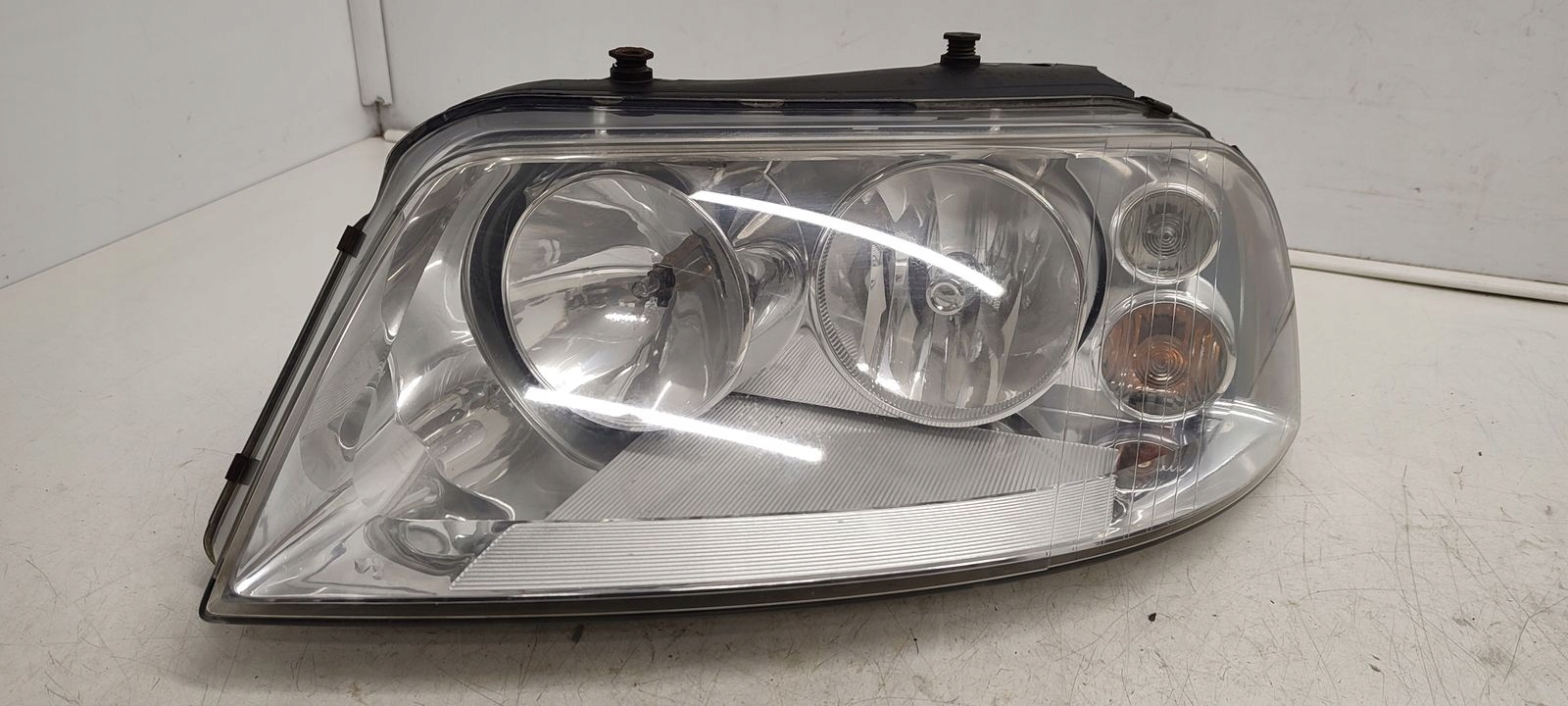 light front front left VW Sharan and LIFT