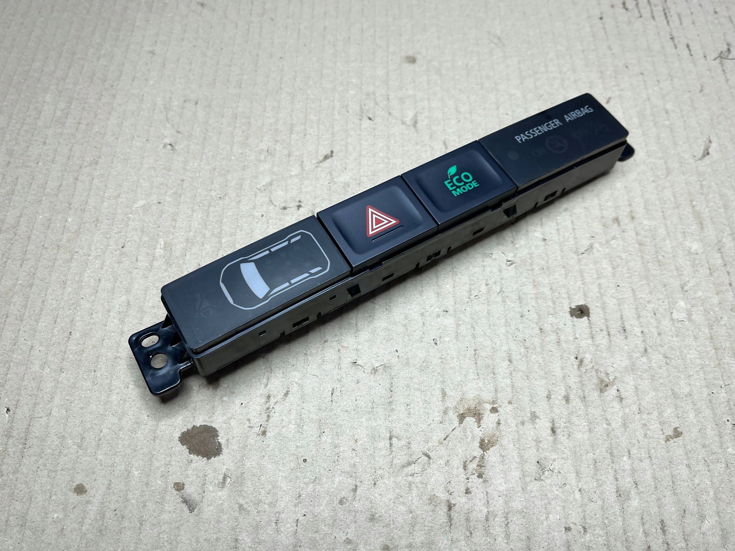 interruttore luci Luci di emergenza Mitsubishi Outlander 8002B409