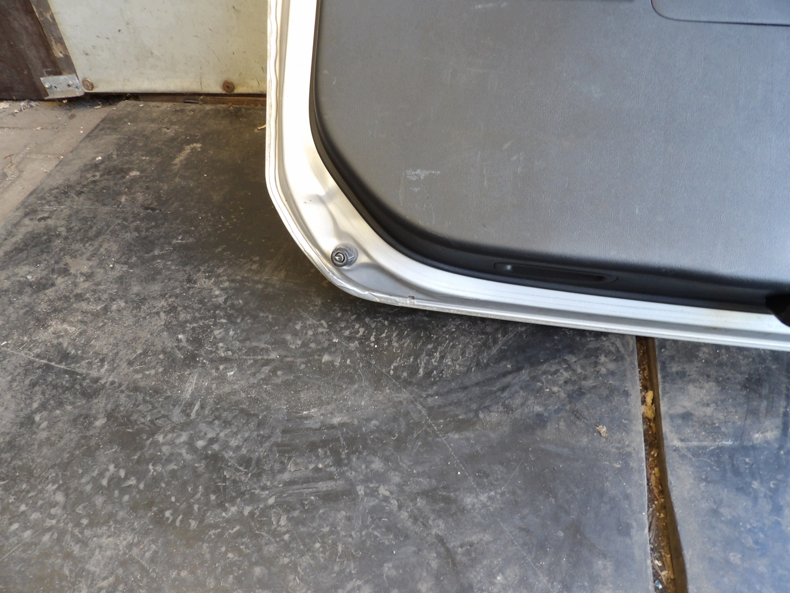 Honda FR-V trunk door boot NH632M