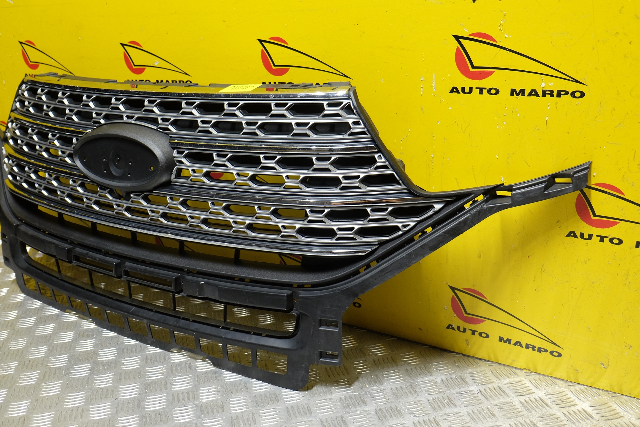 FORD EXPLORER 2020- GRILL ATRAPA PRZÓD USA Producent części Ford OE