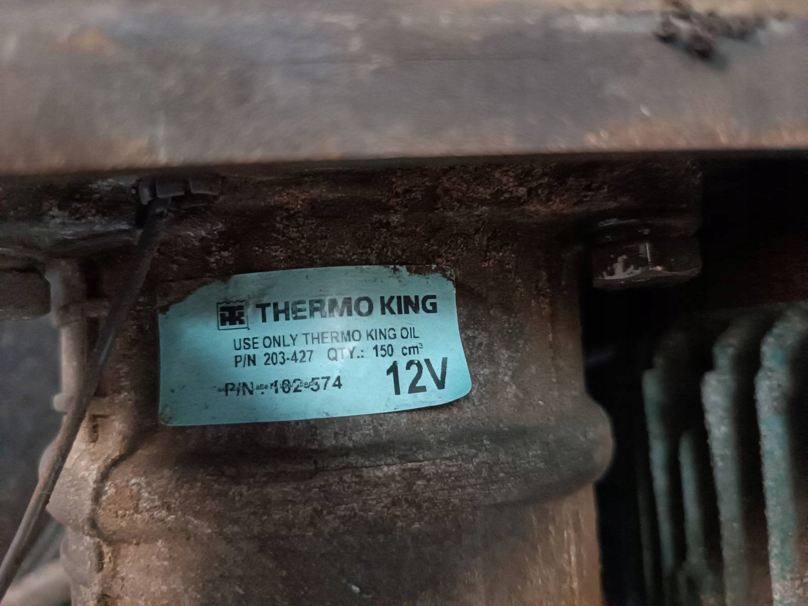 compressor; of the air conditioning + engine electrical AGREGAT THERMO KING LS90P