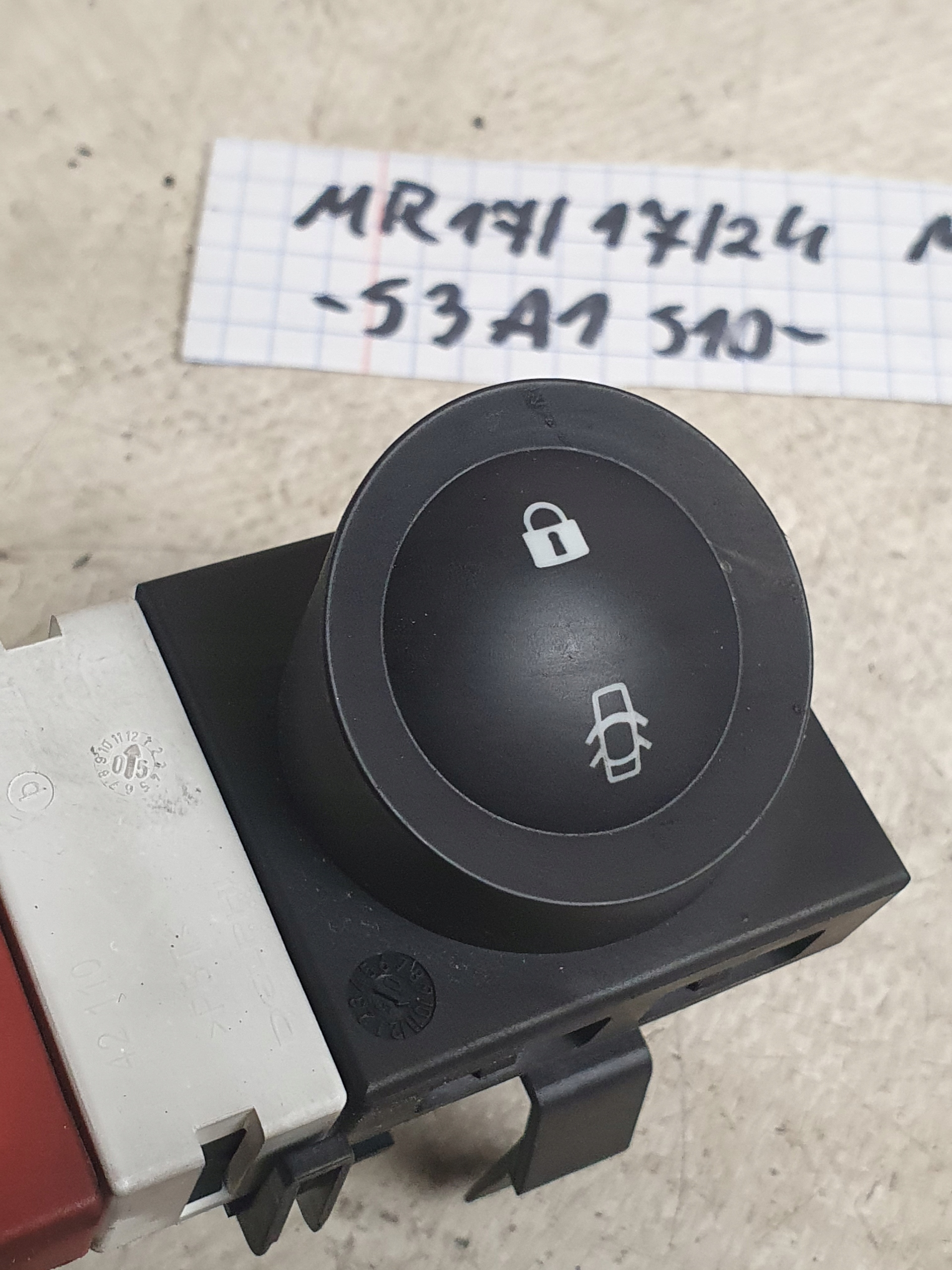 switch of warning lights button OE 88040009 RENAULT MEGANE II 06r.