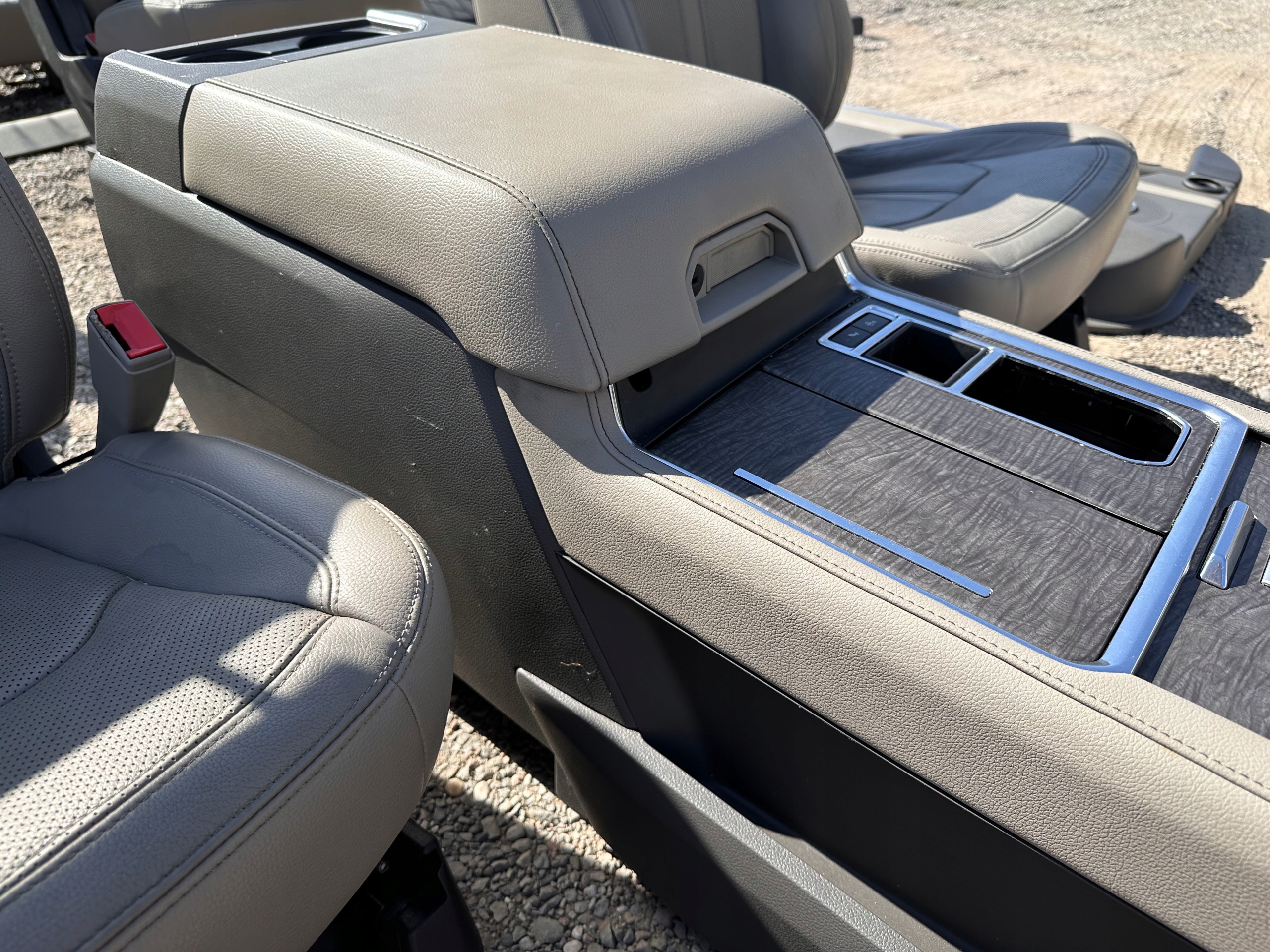 seats side tunel inner leather wentylowane grzane Ford Expedition 2018+