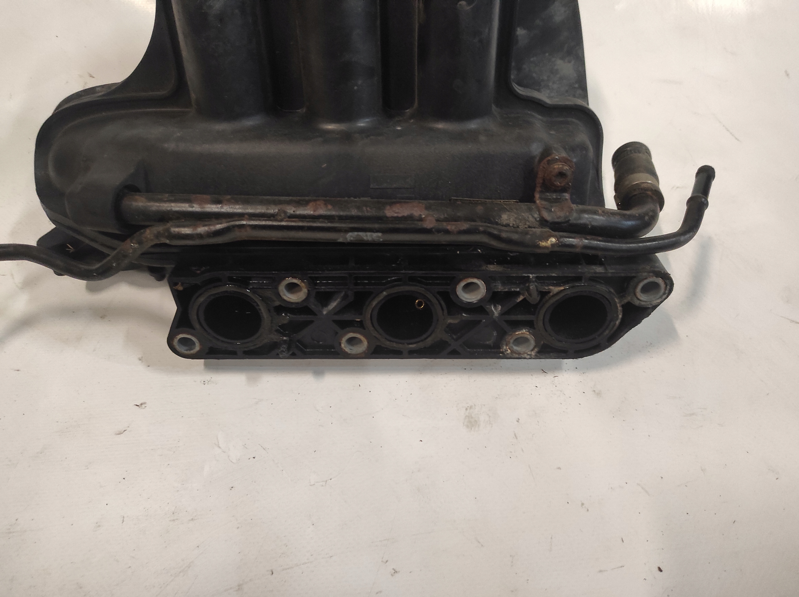 Fabia and 1.2 6V 03D129766L intake manifold dolotowy