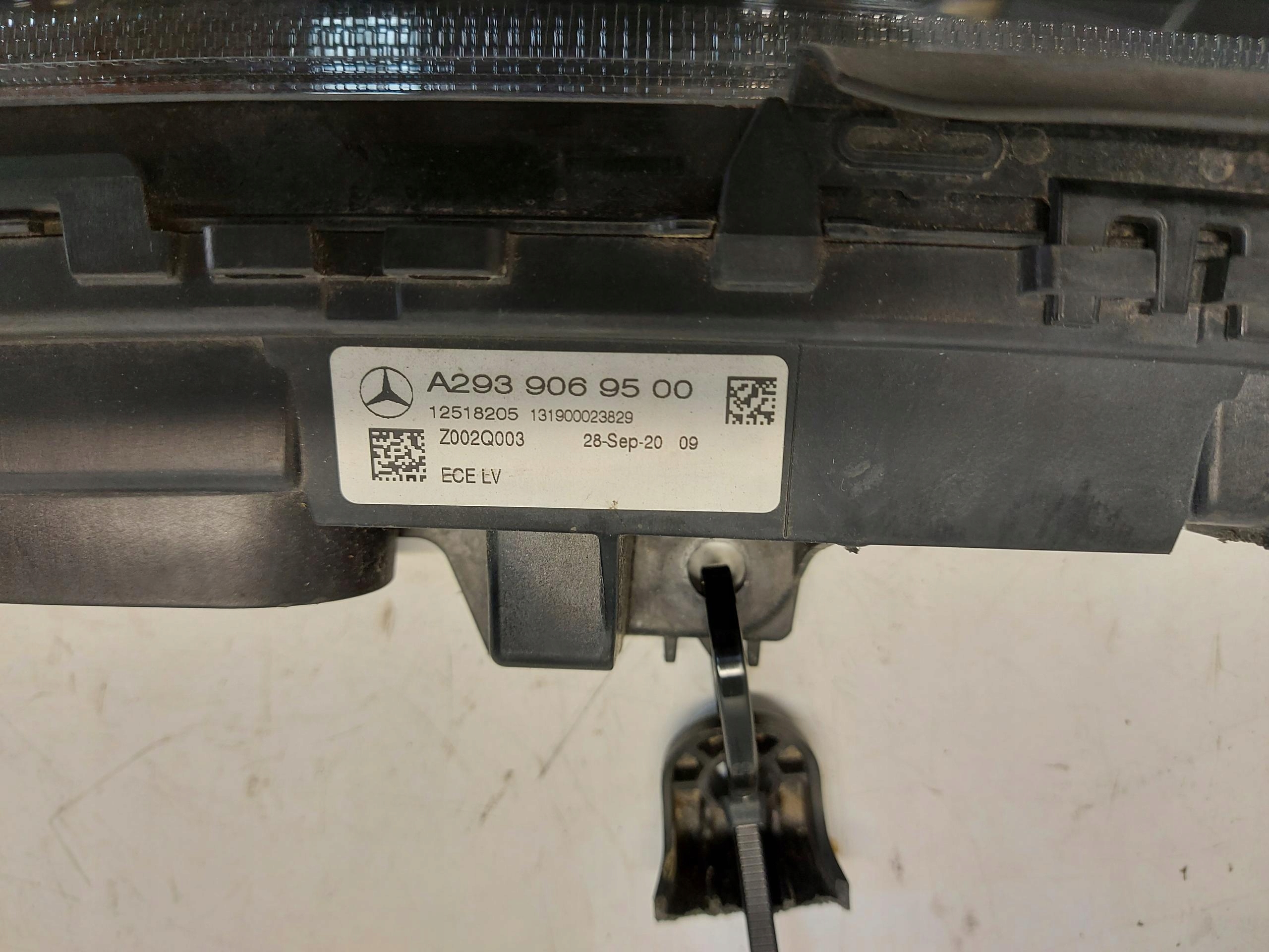 Mercedes EQC 400 W293 light central LED A2939069500
