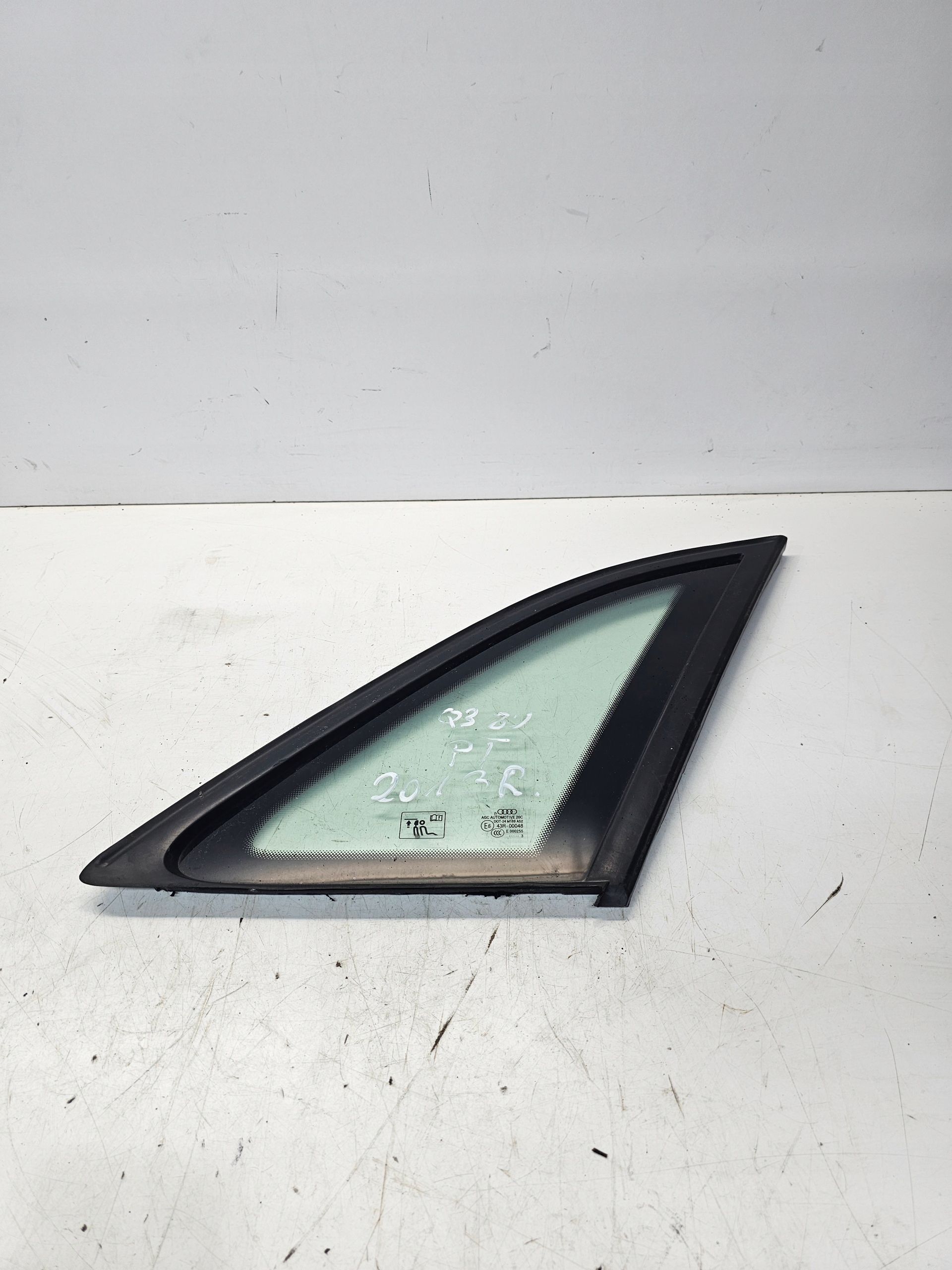 window bodywork right rear part AUDI Q3 8U 2013R