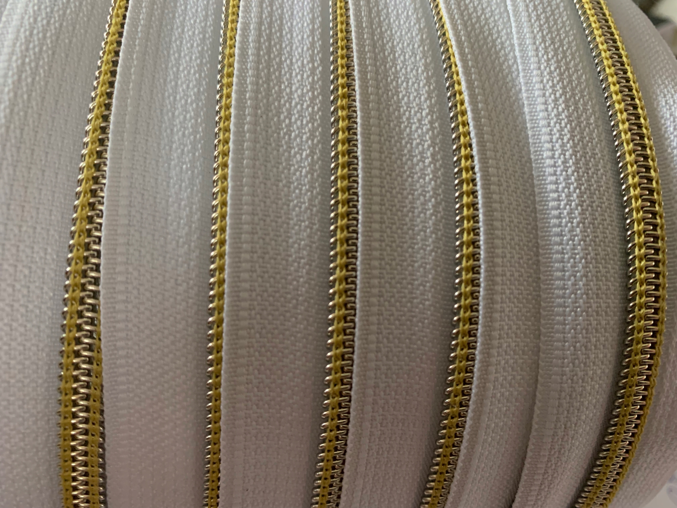 Páska Vlasec bílo Zlatý 5 MM 200 M Výrobce