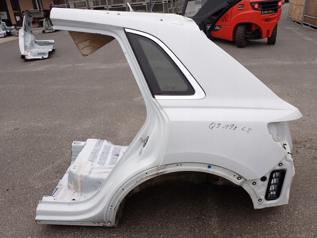 ĆWIARTKA BŁOTNIK LEWY TYŁ ORYG EUROPA AUDI Q3 II 83A 19R