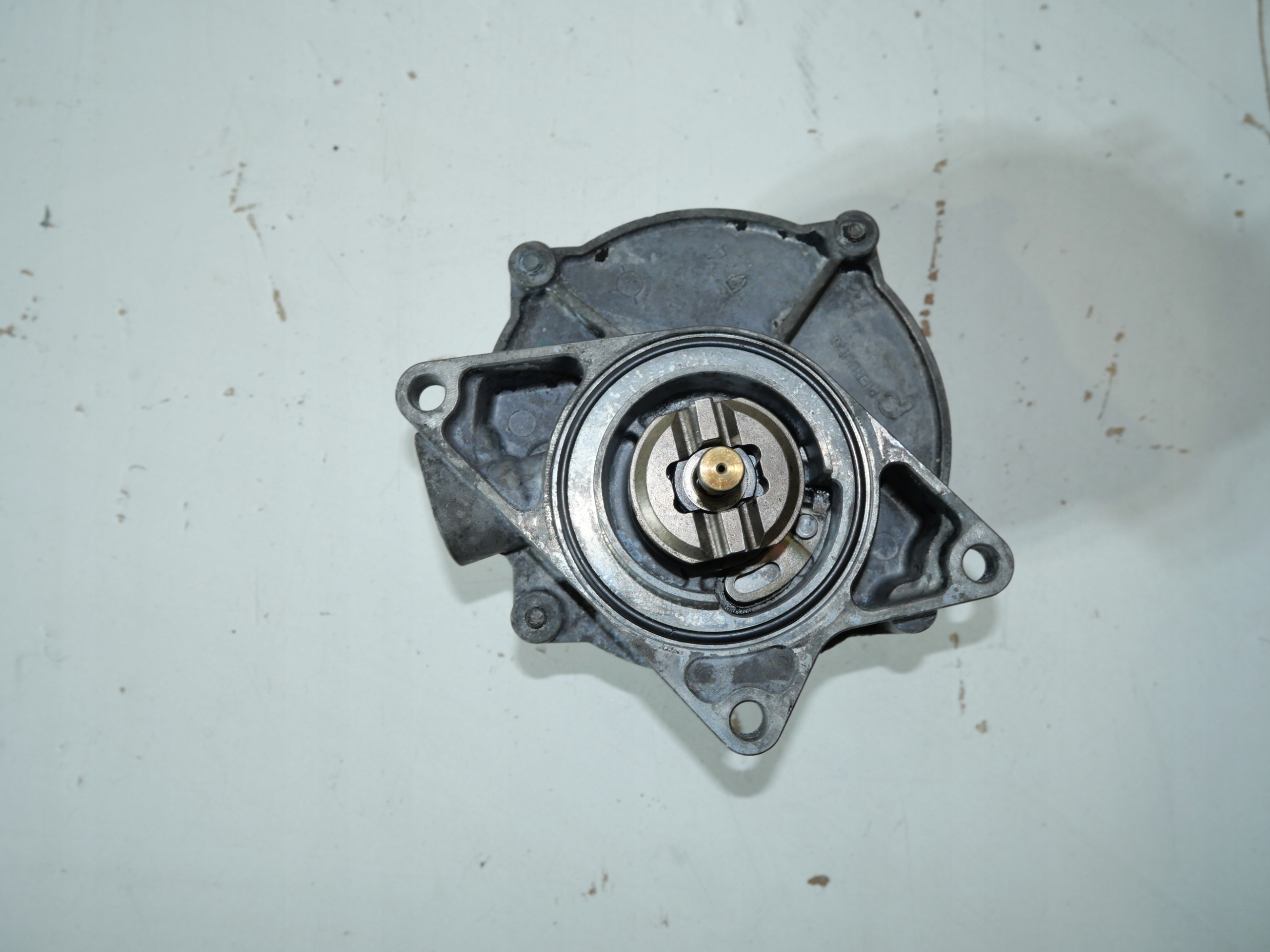AUDI VW 2.5 V6 TDI VACUM Pompa 057145100G
