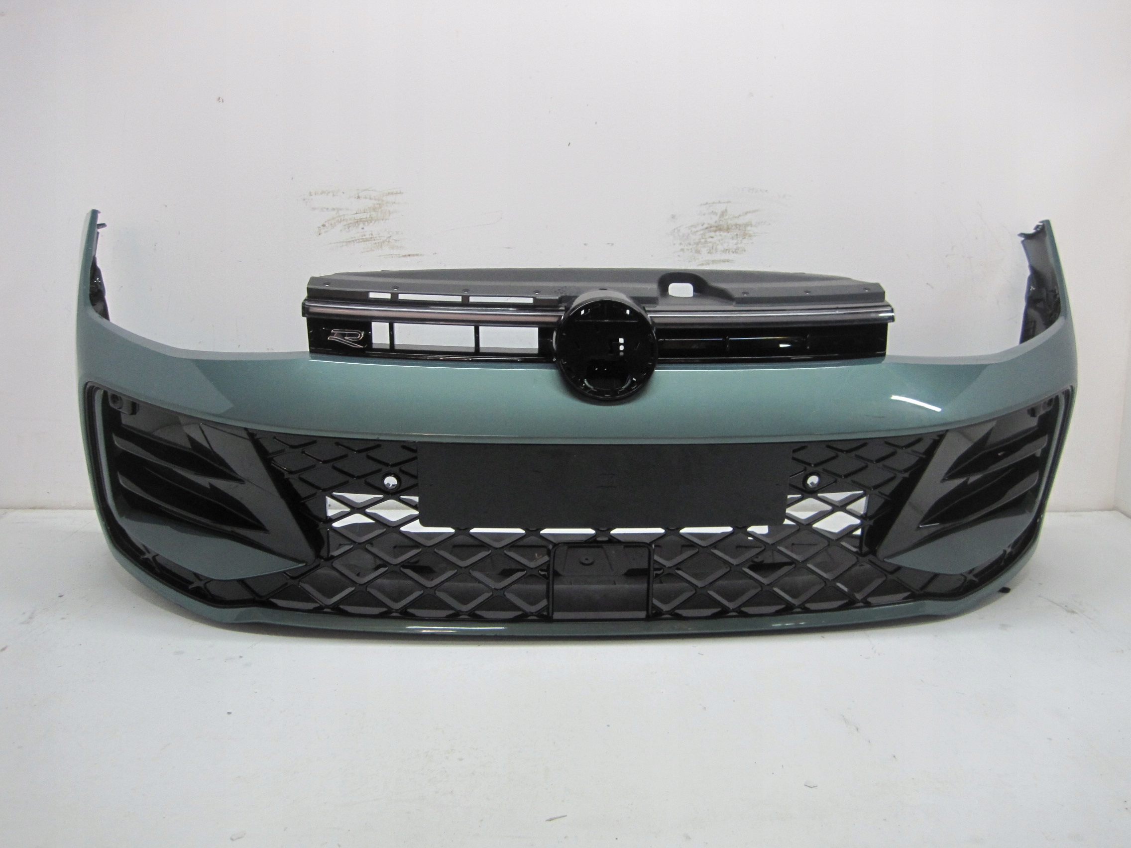 bumper VW PASSAT B9 3J0 R-LINE LED below 6 PDC below RADAR front front