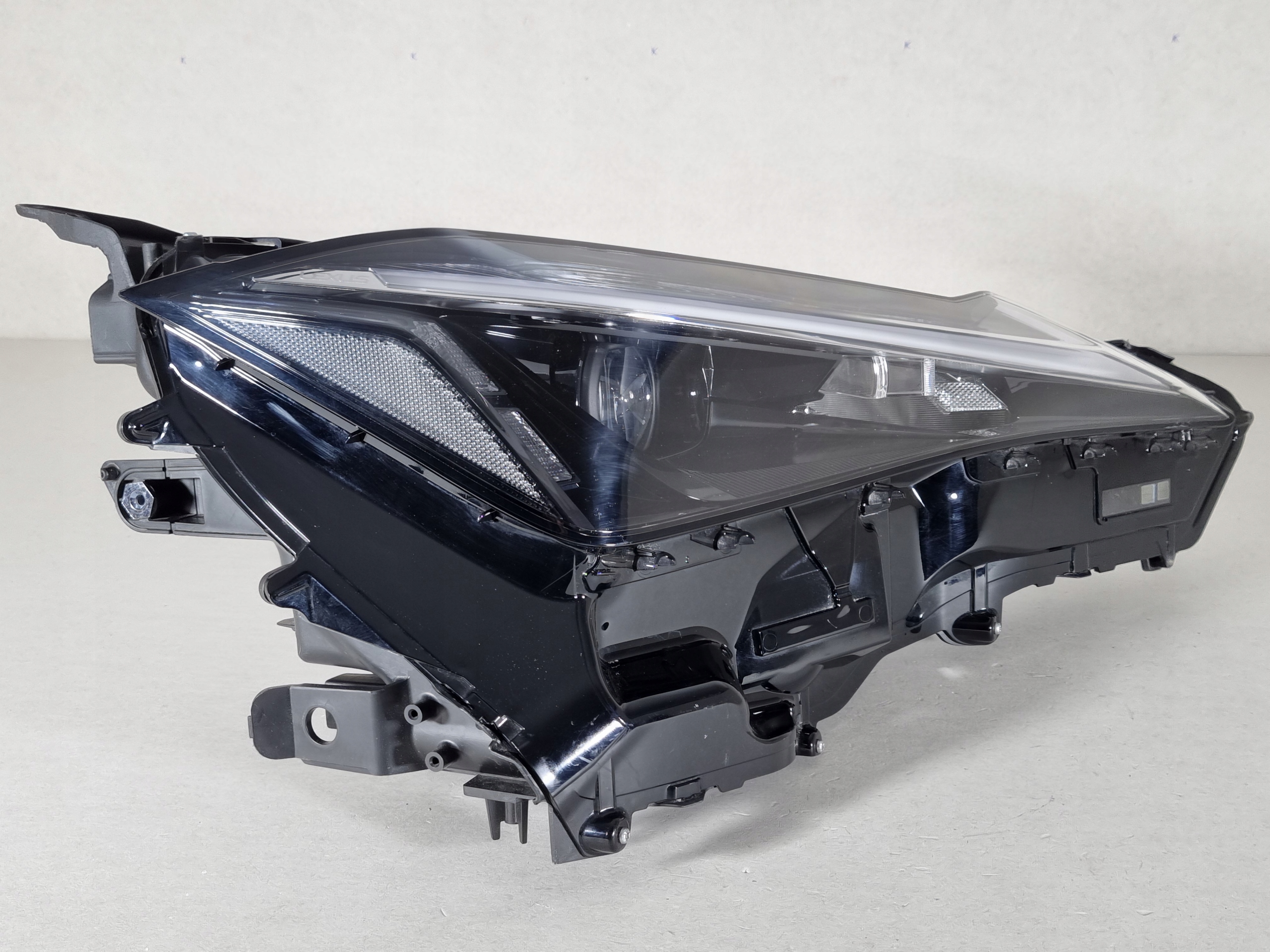 LEXUS UX LIFT FULL LED LAMPA PRAWA PRZÓD PRZEDNIA Strona zabudowy prawa