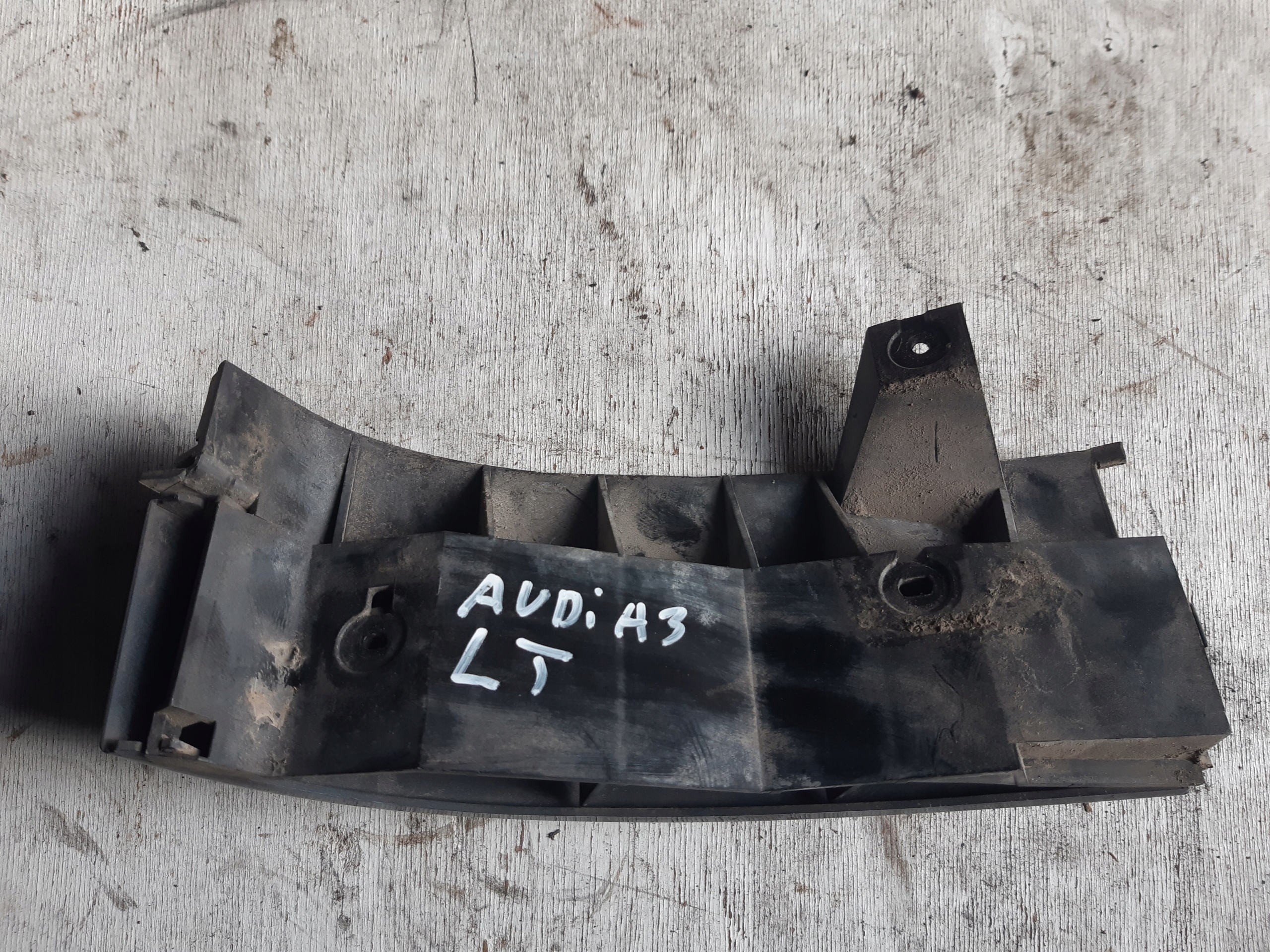 AUDI A3 8L 3D moulding below LAMPE left rear part 8L0807871A KOD LZ5L