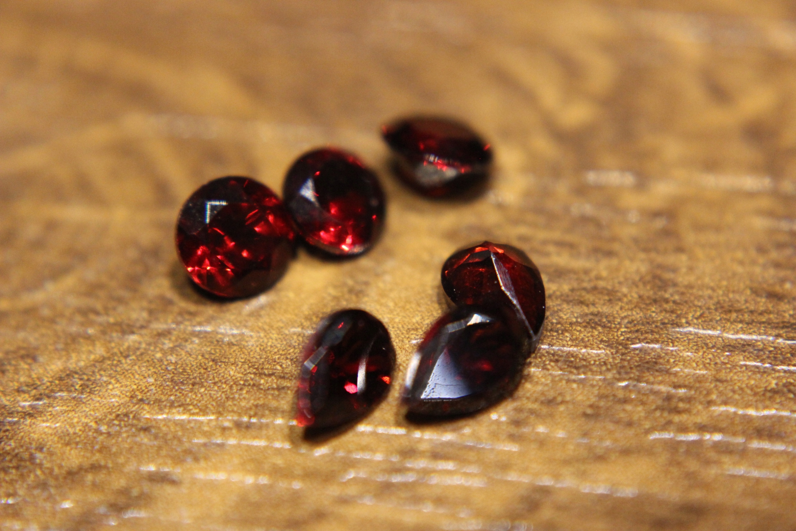 Granáty přírodní kameny 2.95ct 5ks