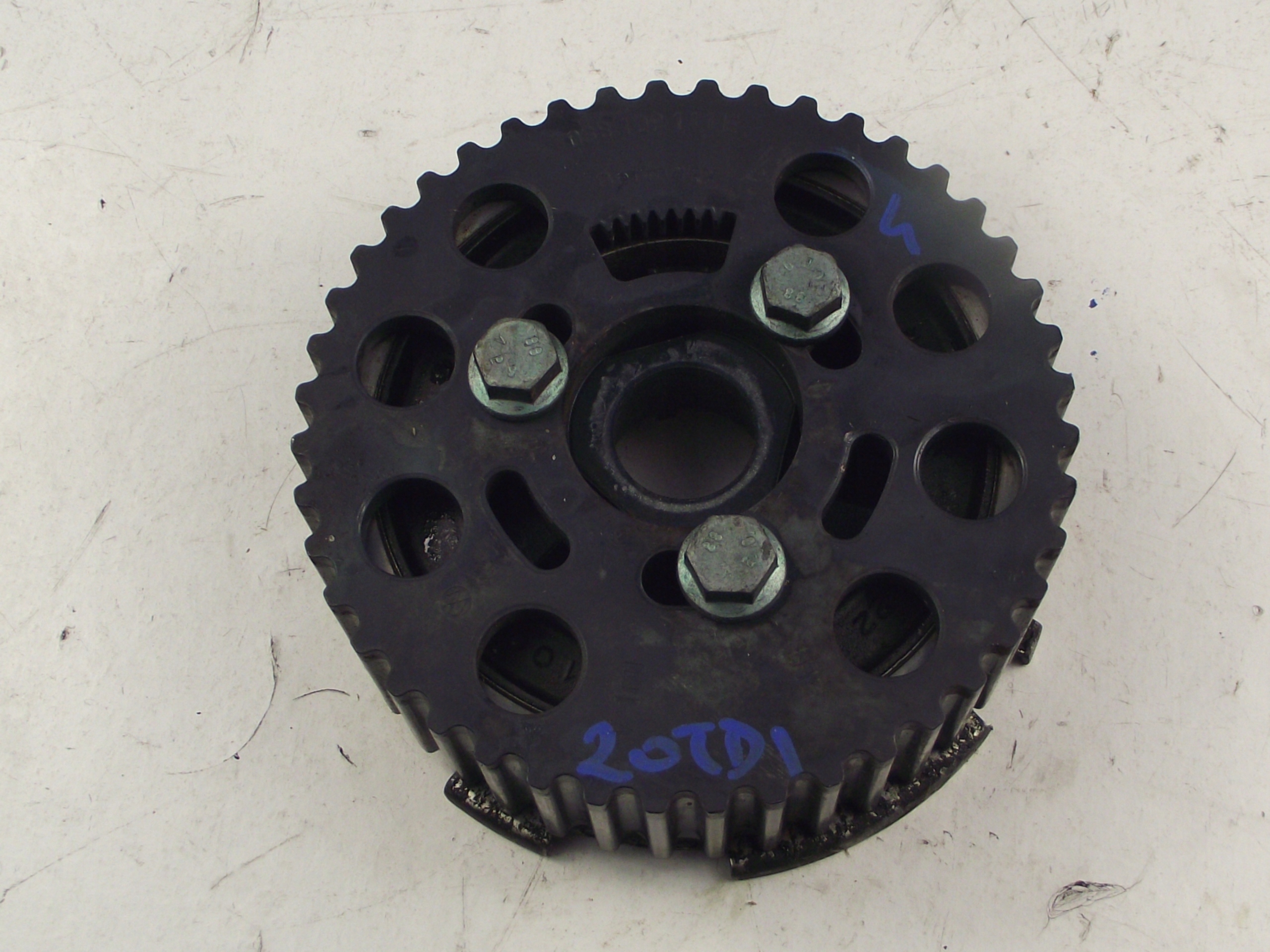 038109111E - Зубчастий шків golf V passat B6 2.0 tdi 03g109239b