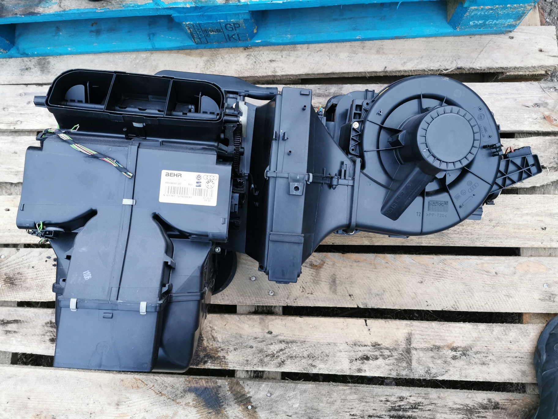 Корпус отопителя шкода фабия. Вентилятор печки шкода фабия 2. Печка фабия 2. Блок отопителя фабия 2. Вентилятор печки фабия 2.