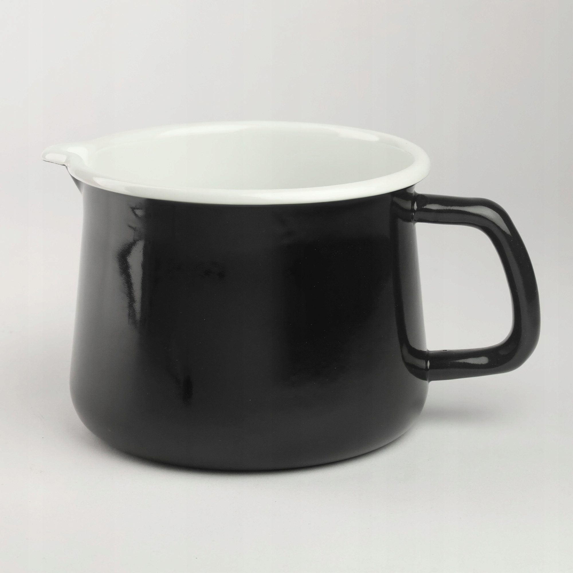 EMALIOWANY KUBEK Z WYLEWKĄ DZBANUSZEK NA KUCHENKĘ Z DZIÓBKIEM 1,7L CZARNY