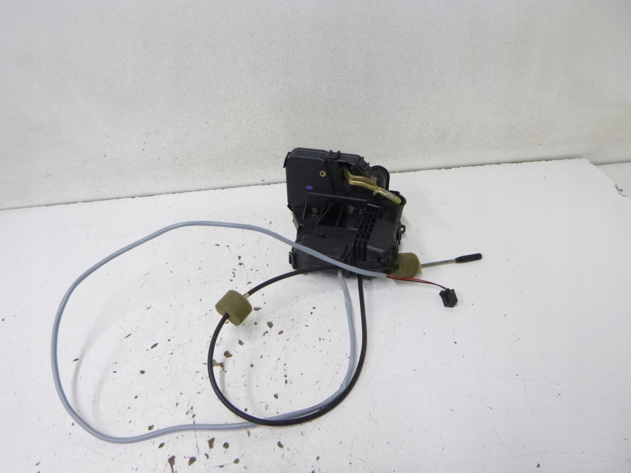 lock door front right Mercedes W203 2004r. 004138112612