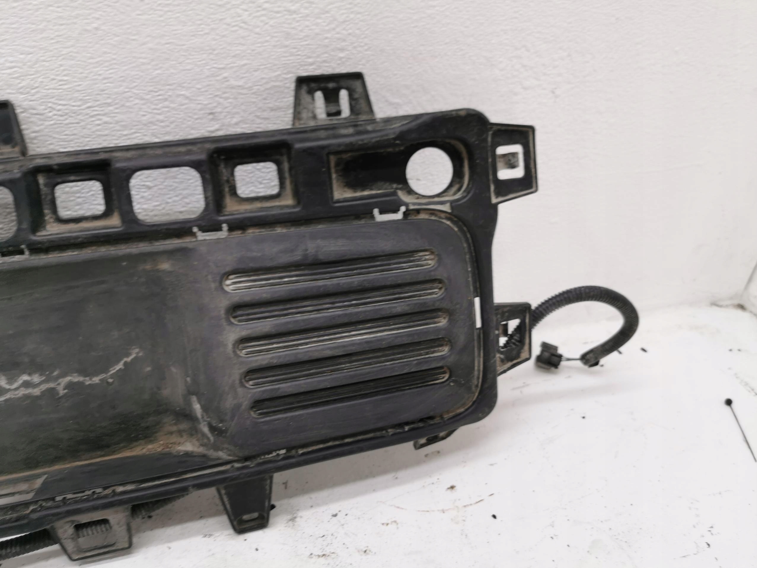 grid of a bumper rear RENAULT TWINGO III 14