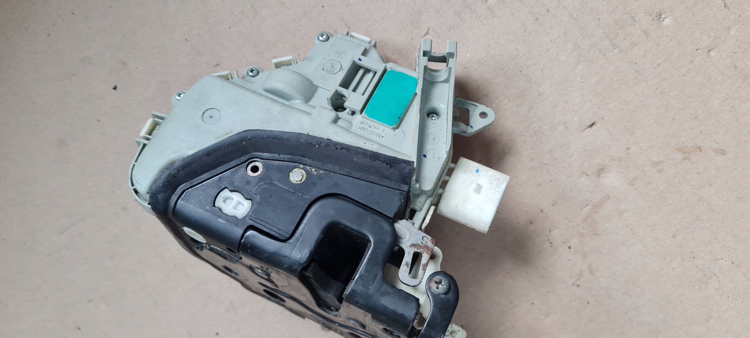 A6 C7 4G lock door left front 6PIN A7 S4 B8 A5 8J1837015D