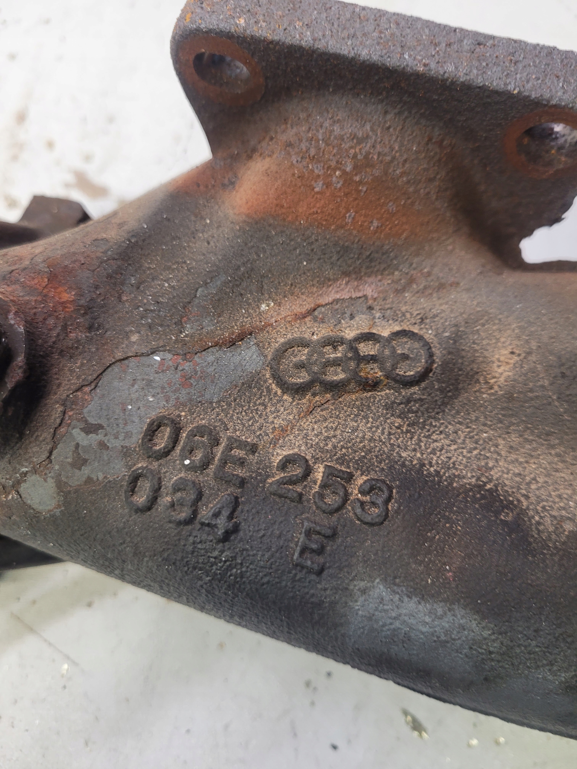 ispušna grana A4 A5 A6 3.0 TFSI 06E253034E
