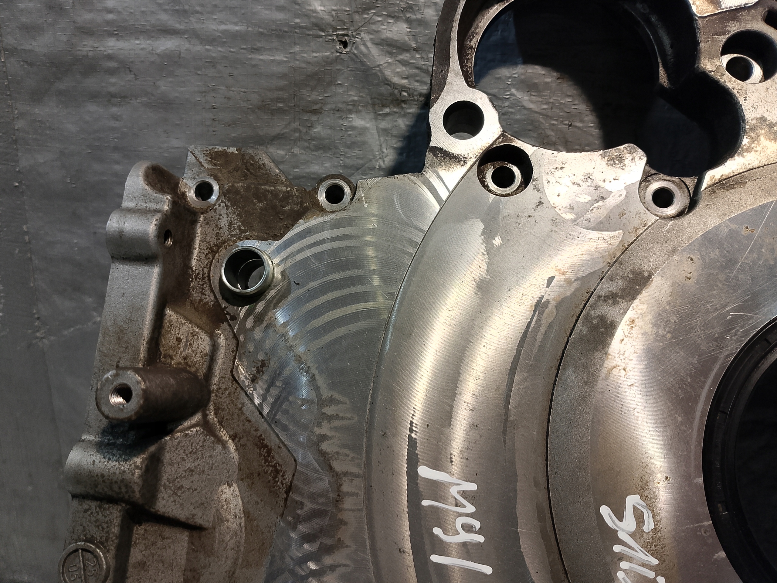 Couvercle carter distribution AUDI A6 C6 2.4 B OE 06E103173