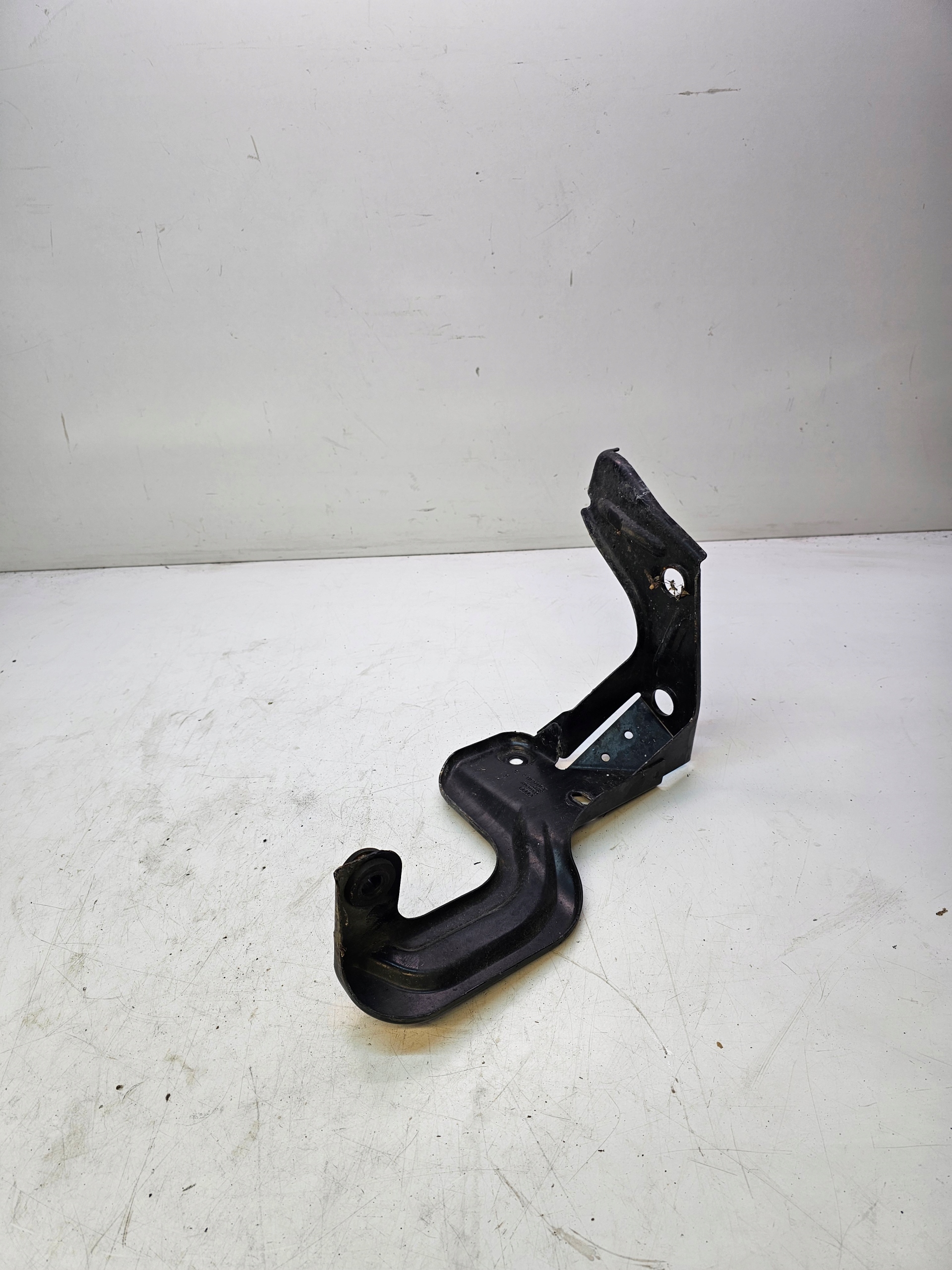 étrier intercooler droit AUDI A6 C6 4F0145814G