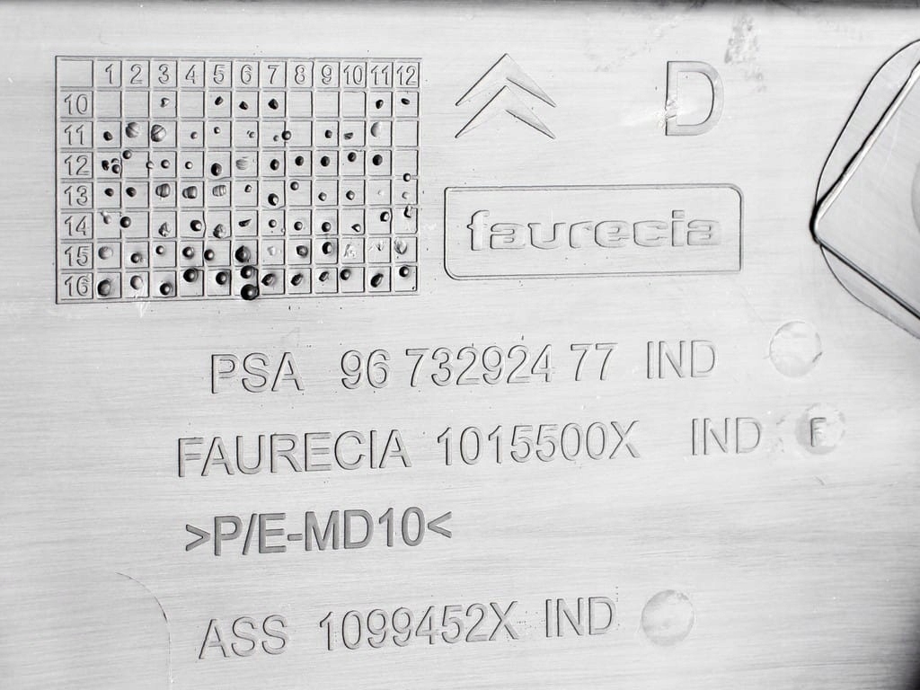 NAKLADKA ZDERZAKA PRZEDNIEGO PRAWA CITROEN DS5 Color black