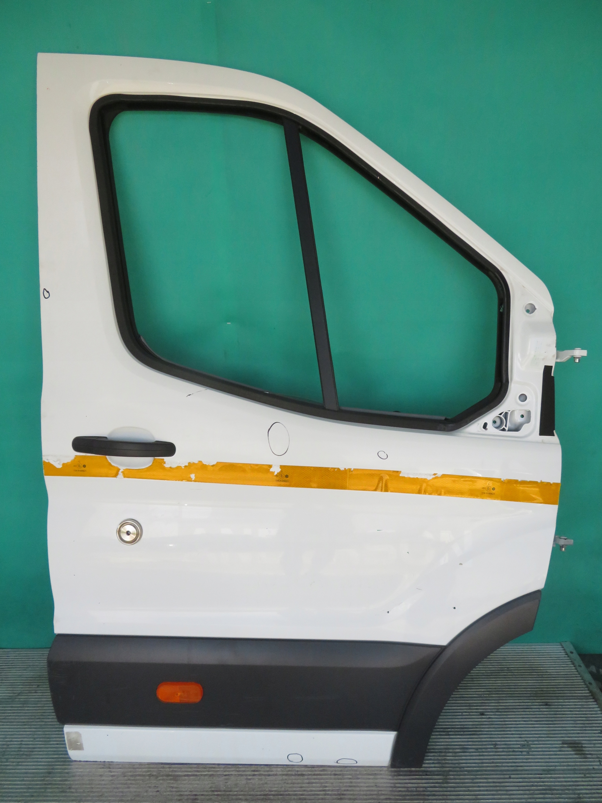 door right front FORD TRANSIT MK8 15R