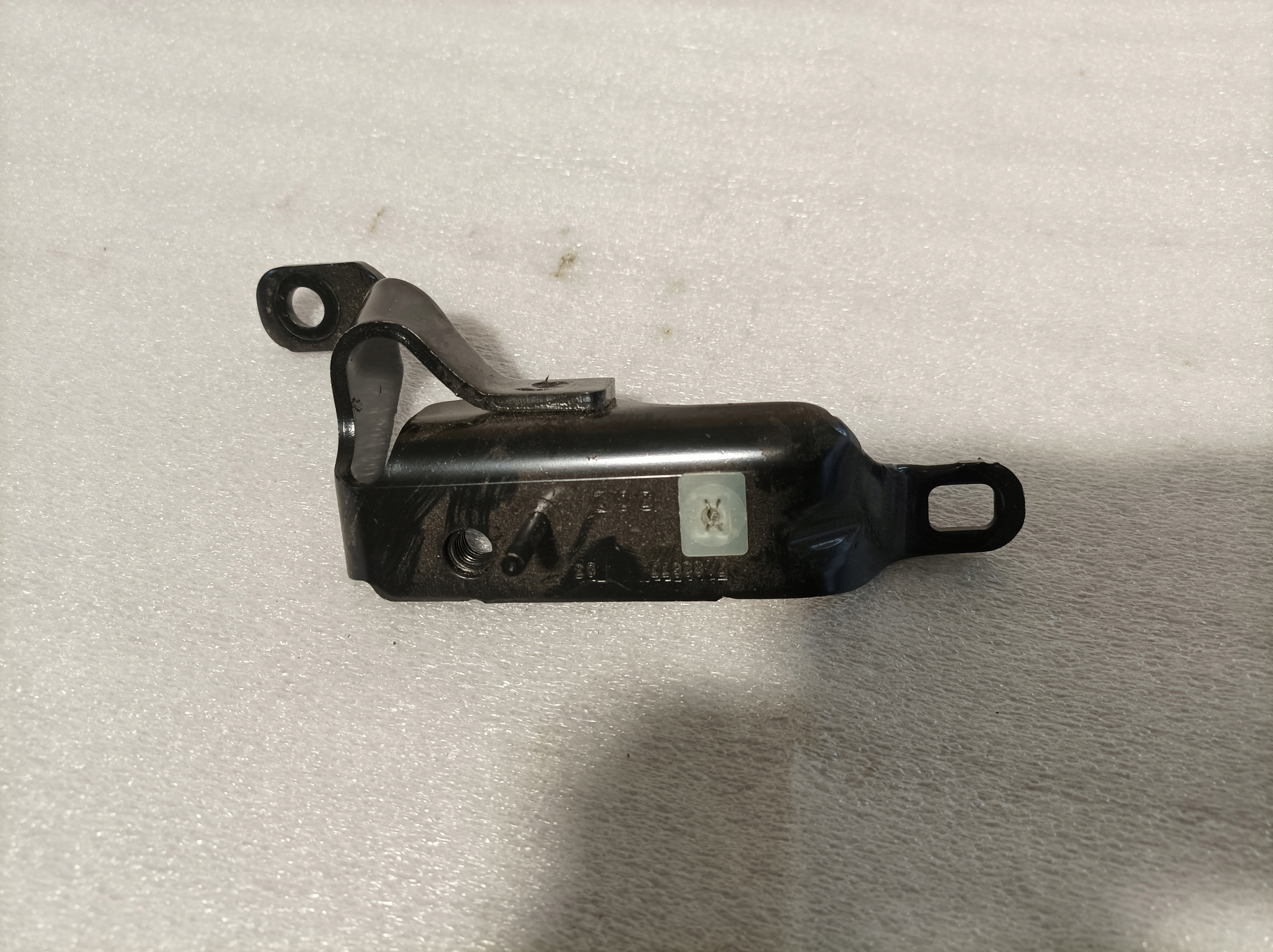 BMW X7 G07 console mounting supports 7488677
