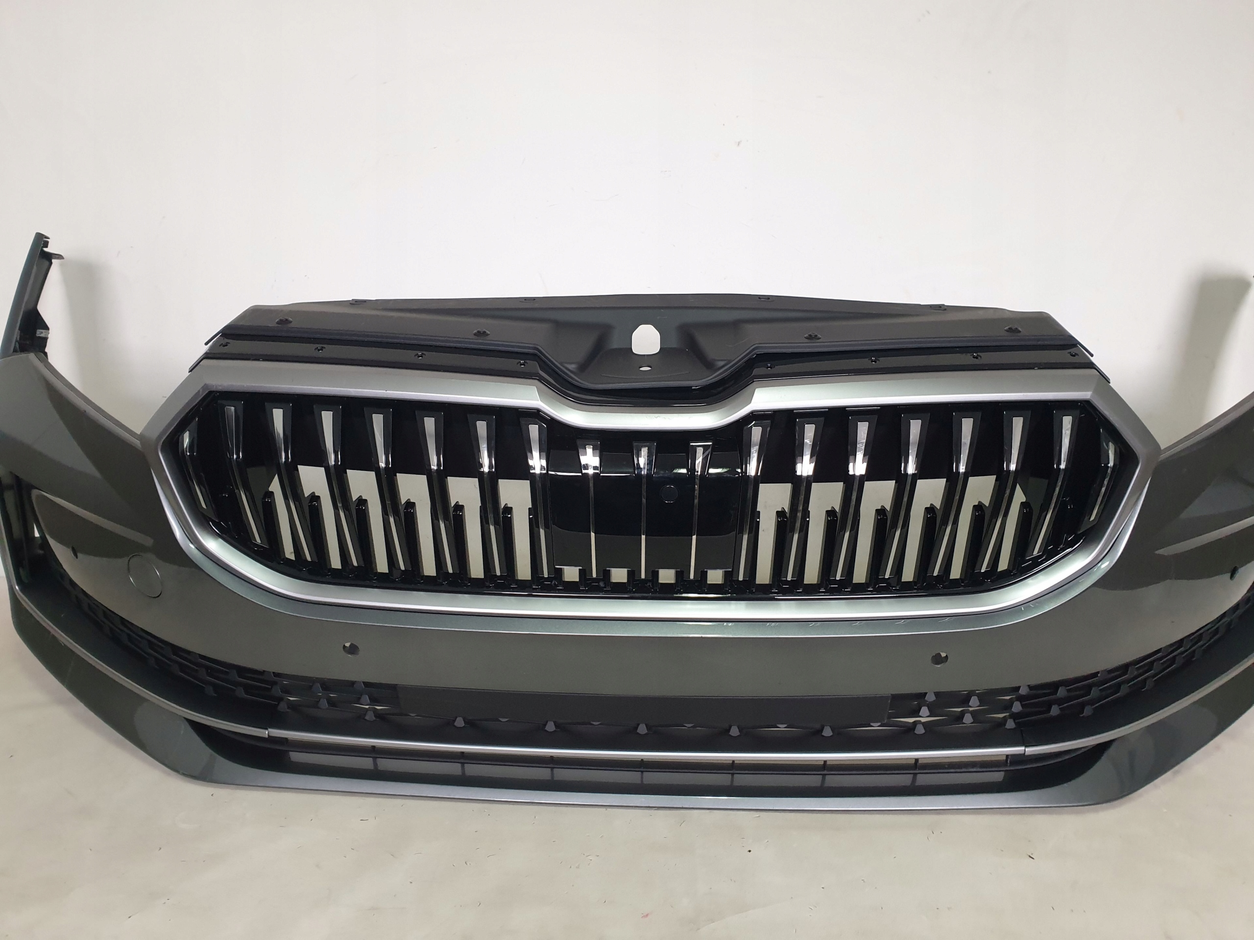 SKODA SUPERB IV 3P0 23-> bumper front front 4 x PDC cover 3P0807221