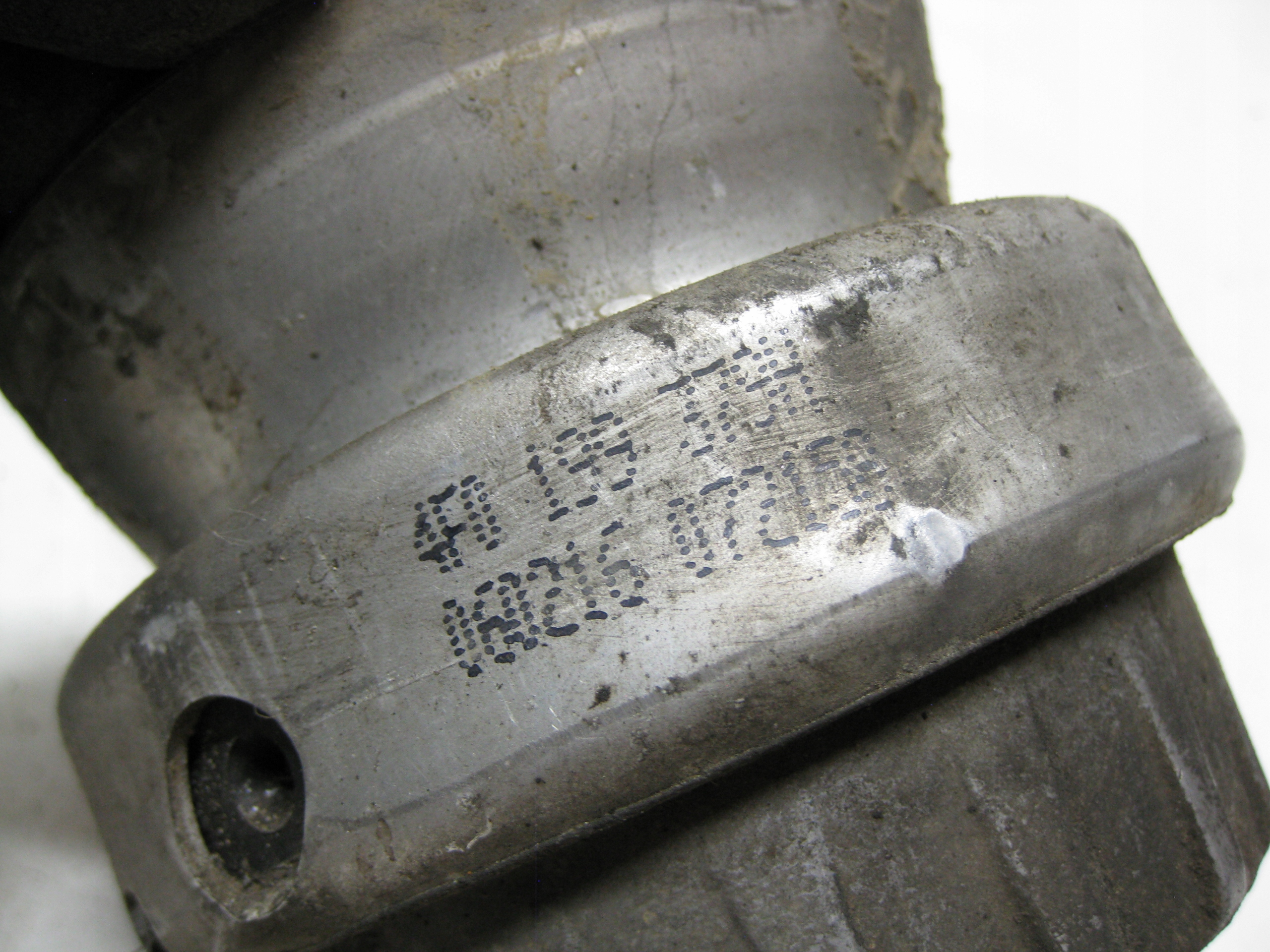 AUDI A6 C6 2.7 TDI 07R engine mount 4F0199379H