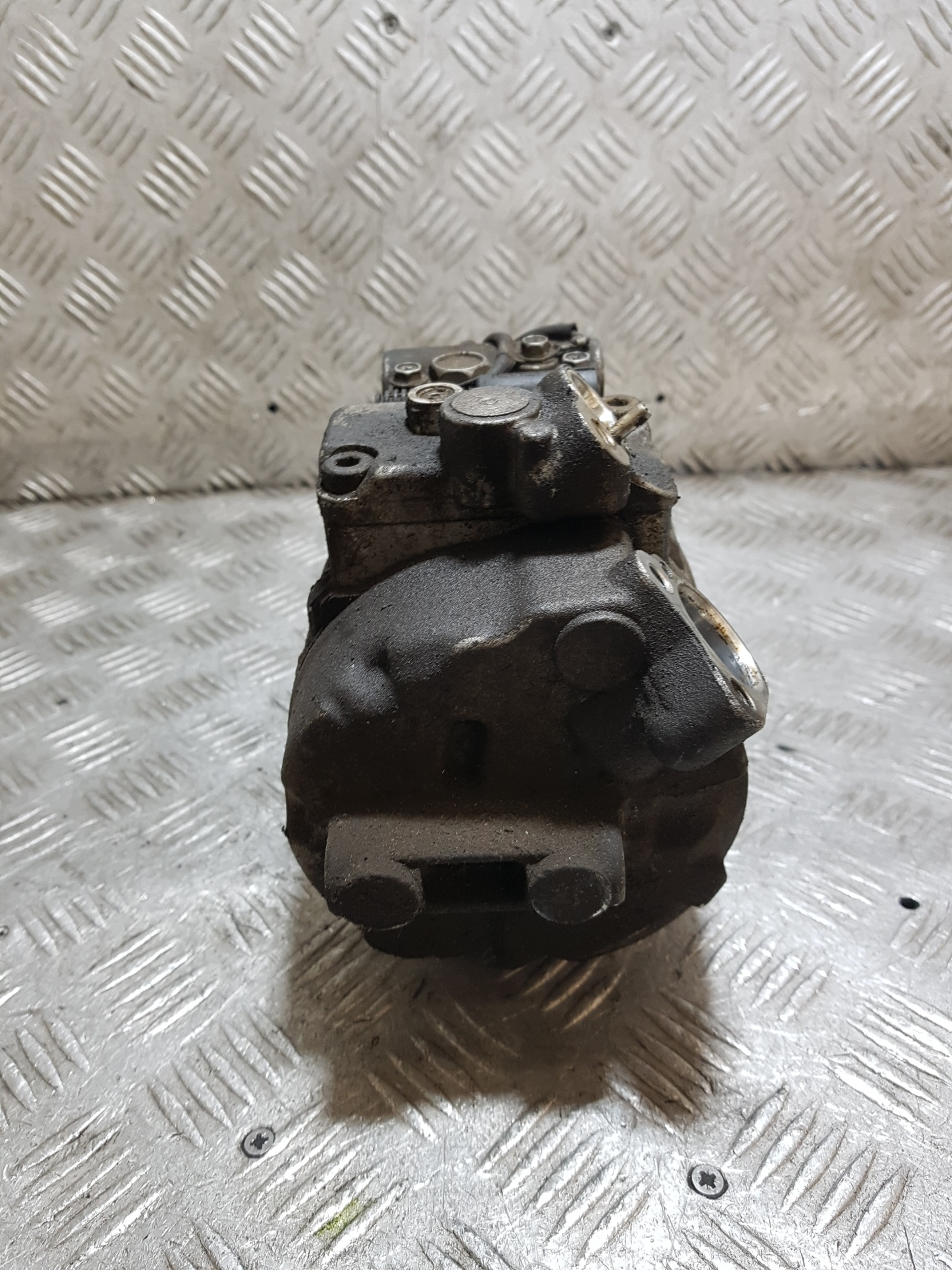 compressor of the air conditioning BMW E39
